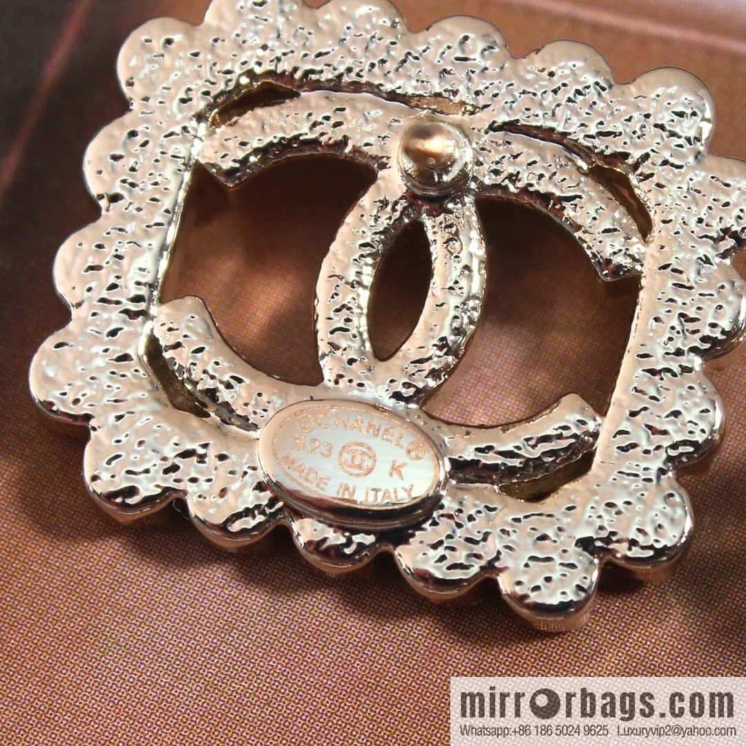 ❗️New ❗️ Chanel Brooch (3-in-1) ☀️ New ☑️ Chanel 3-in-1 Brooch ☀️