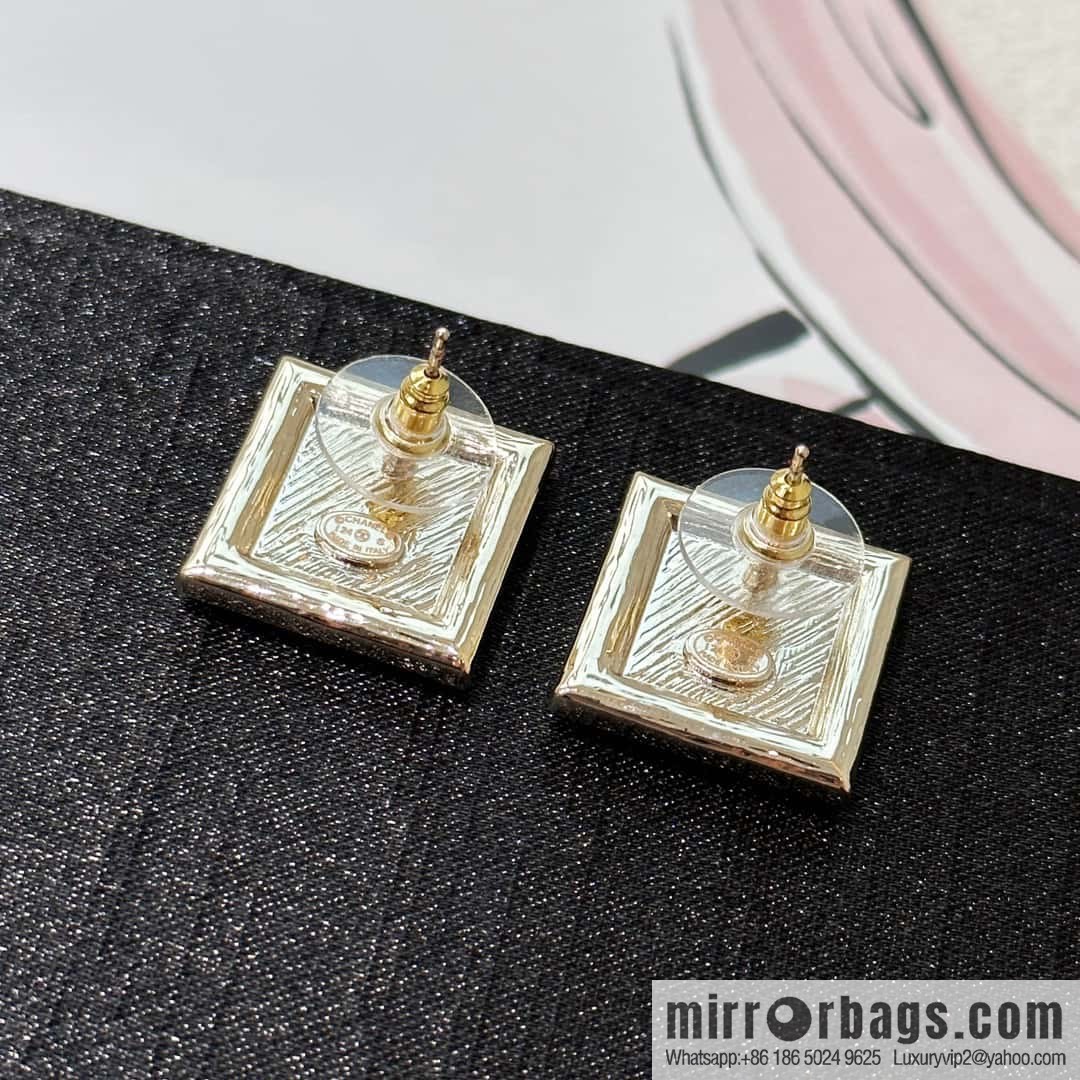 ❗️New ❗️ Chanel stud earrings ☀️ new ☑️ Chanel c1 double c square stud earrings ☀️