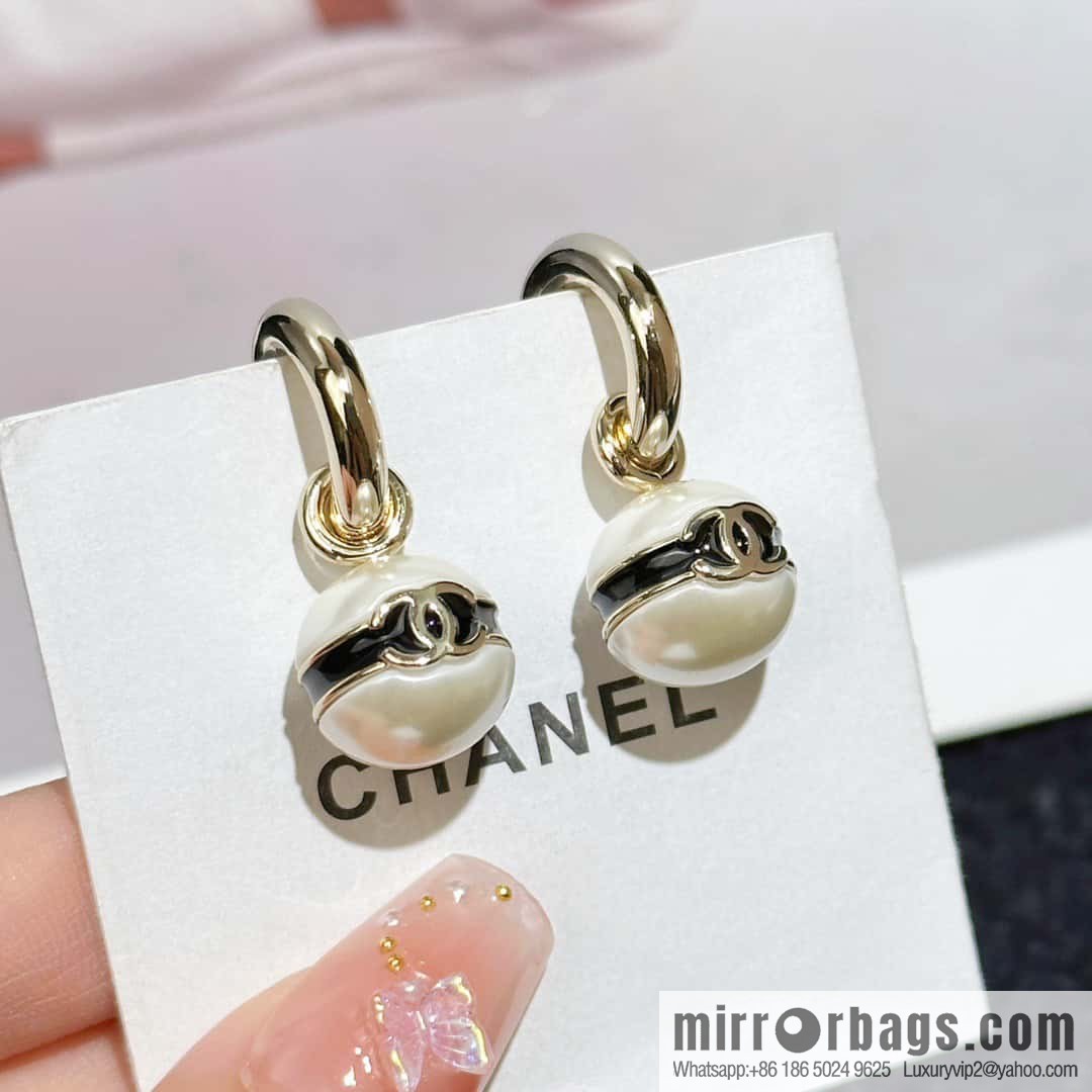 ❗️New ❗️ chanel stud earrings ☀️ new ☑️ chanel c2 double c pearl stud earrings ☀️