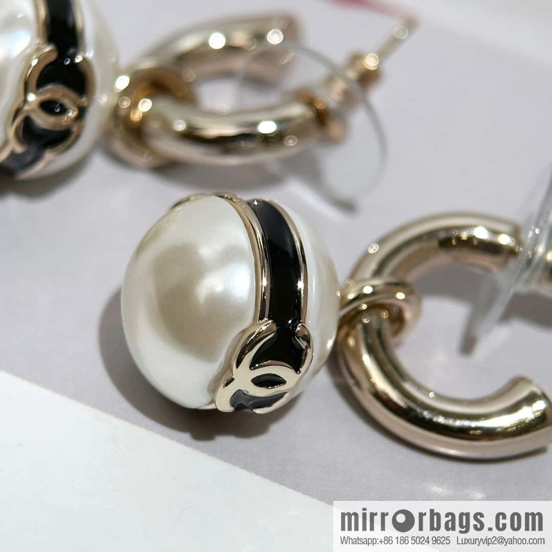 ❗️New ❗️ chanel stud earrings ☀️ new ☑️ chanel c2 double c pearl stud earrings ☀️