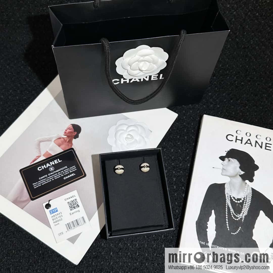 ❗️New ❗️ Chanel stud earrings ☀️ new ☑️ Chanel c1 double c pearl stud earrings ☀️