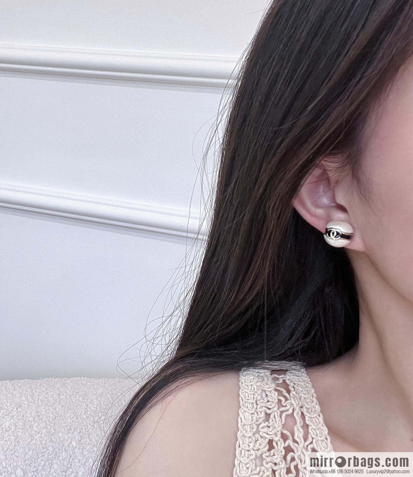 ❗️New ❗️ Chanel stud earrings ☀️ new ☑️ Chanel c1 double c pearl stud earrings ☀️
