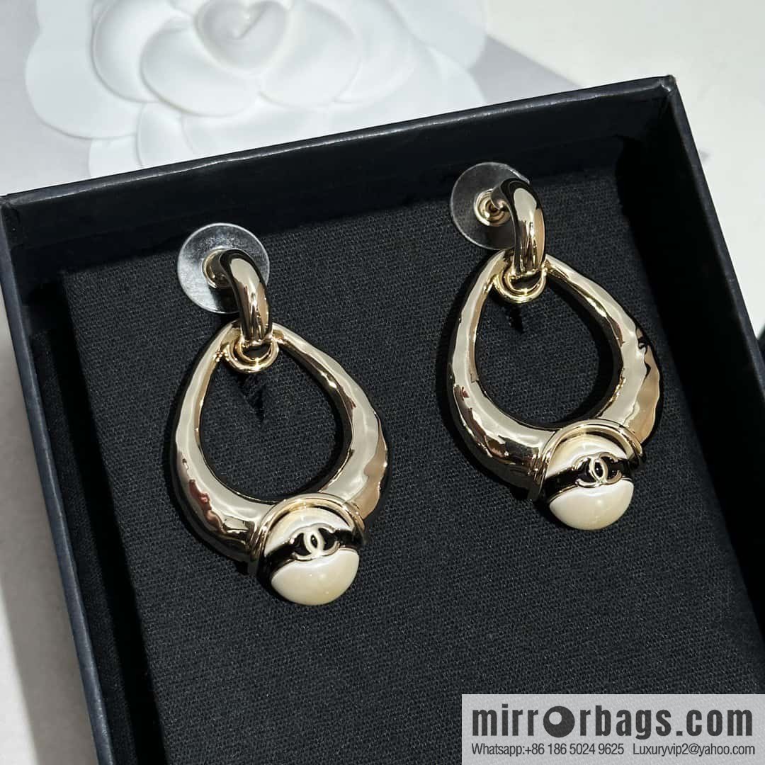 ❗️New ❗️ chanel stud earrings ☀️ new ☑️ chanel c2 double c oval pearl stud earrings ☀️
