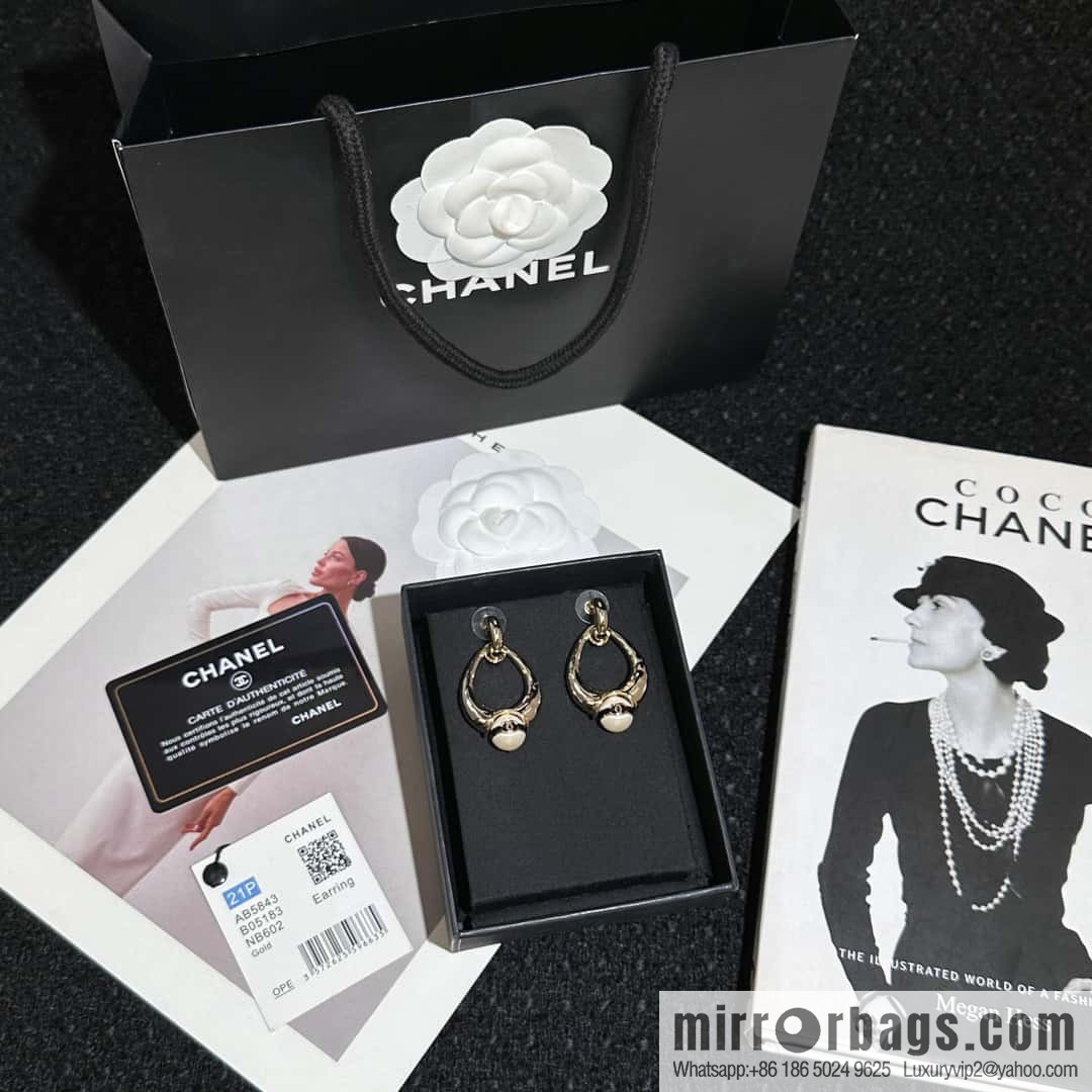 ❗️New ❗️ chanel stud earrings ☀️ new ☑️ chanel c2 double c oval pearl stud earrings ☀️