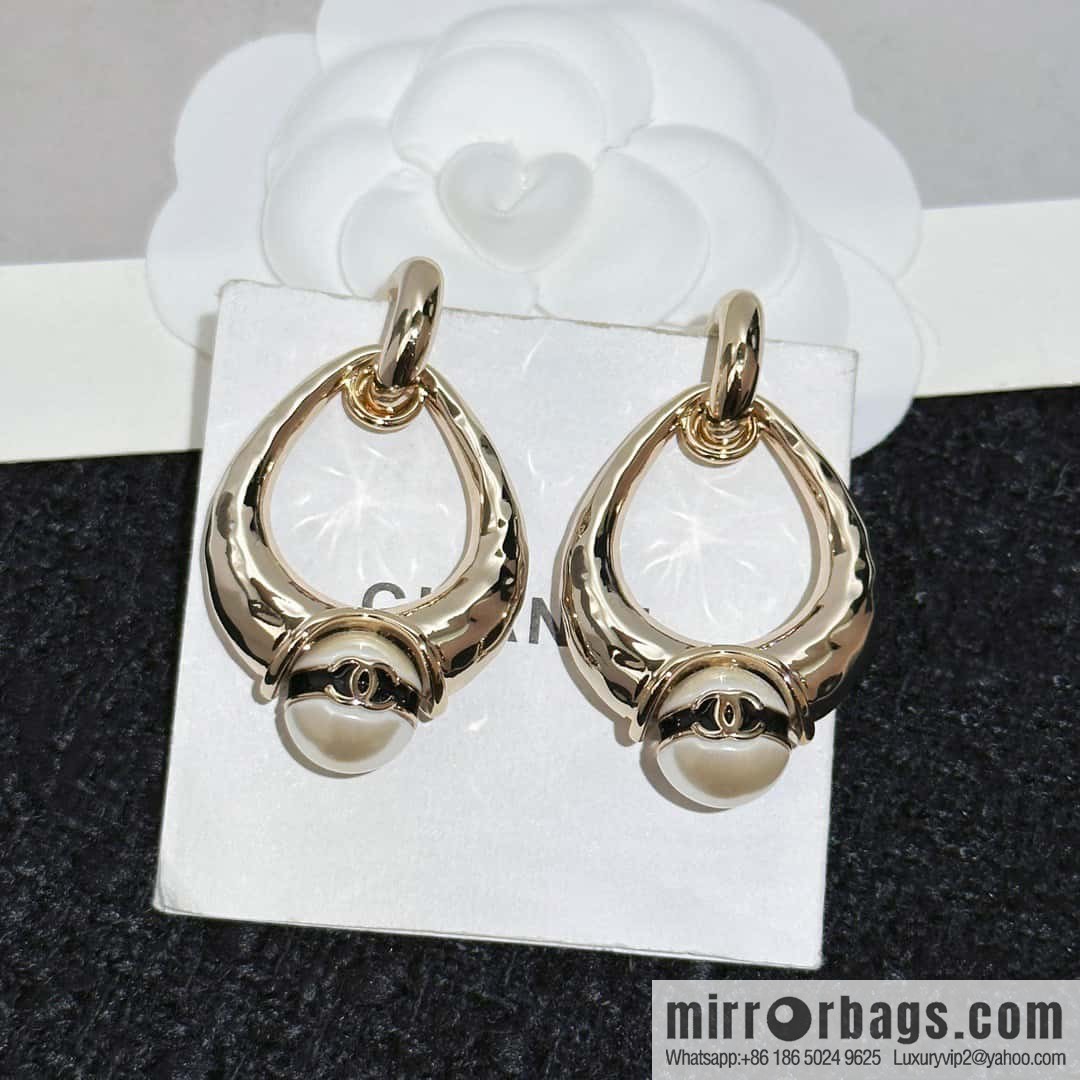 ❗️New ❗️ chanel stud earrings ☀️ new ☑️ chanel c2 double c oval pearl stud earrings ☀️