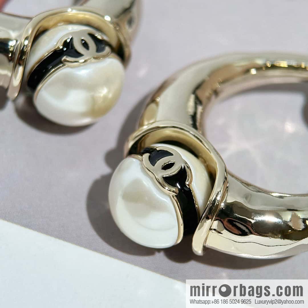 ❗️New ❗️ chanel stud earrings ☀️ new ☑️ chanel c2 double c oval pearl stud earrings ☀️