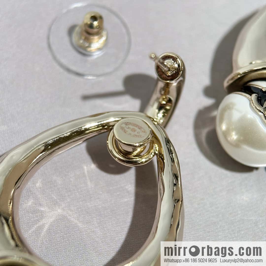 ❗️New ❗️ chanel stud earrings ☀️ new ☑️ chanel c2 double c oval pearl stud earrings ☀️