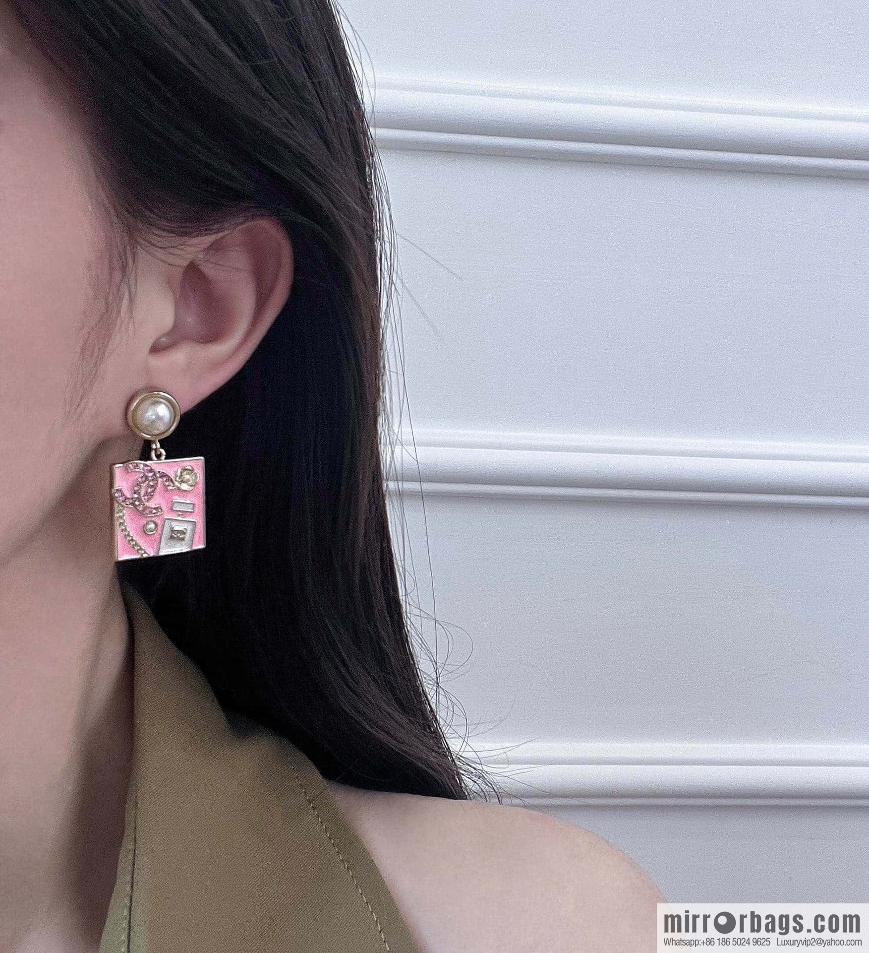 ❗️New ❗️ Chanel stud earrings ☀️ new ☑️ Chanel c2 double c pink oil drop square stud earrings ☀️
