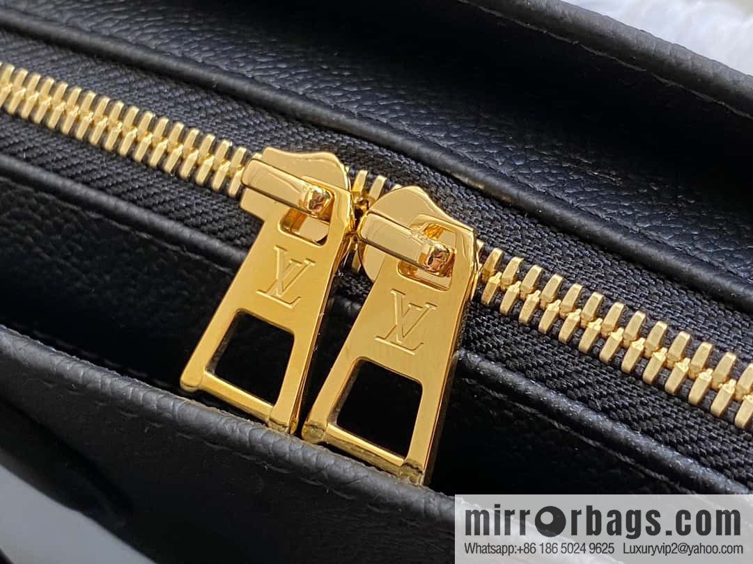 [Premium‑quality] M23640 black full leather embossed square bag series, autumn and winter new ONTHEGO EAST WEST handbag M23698