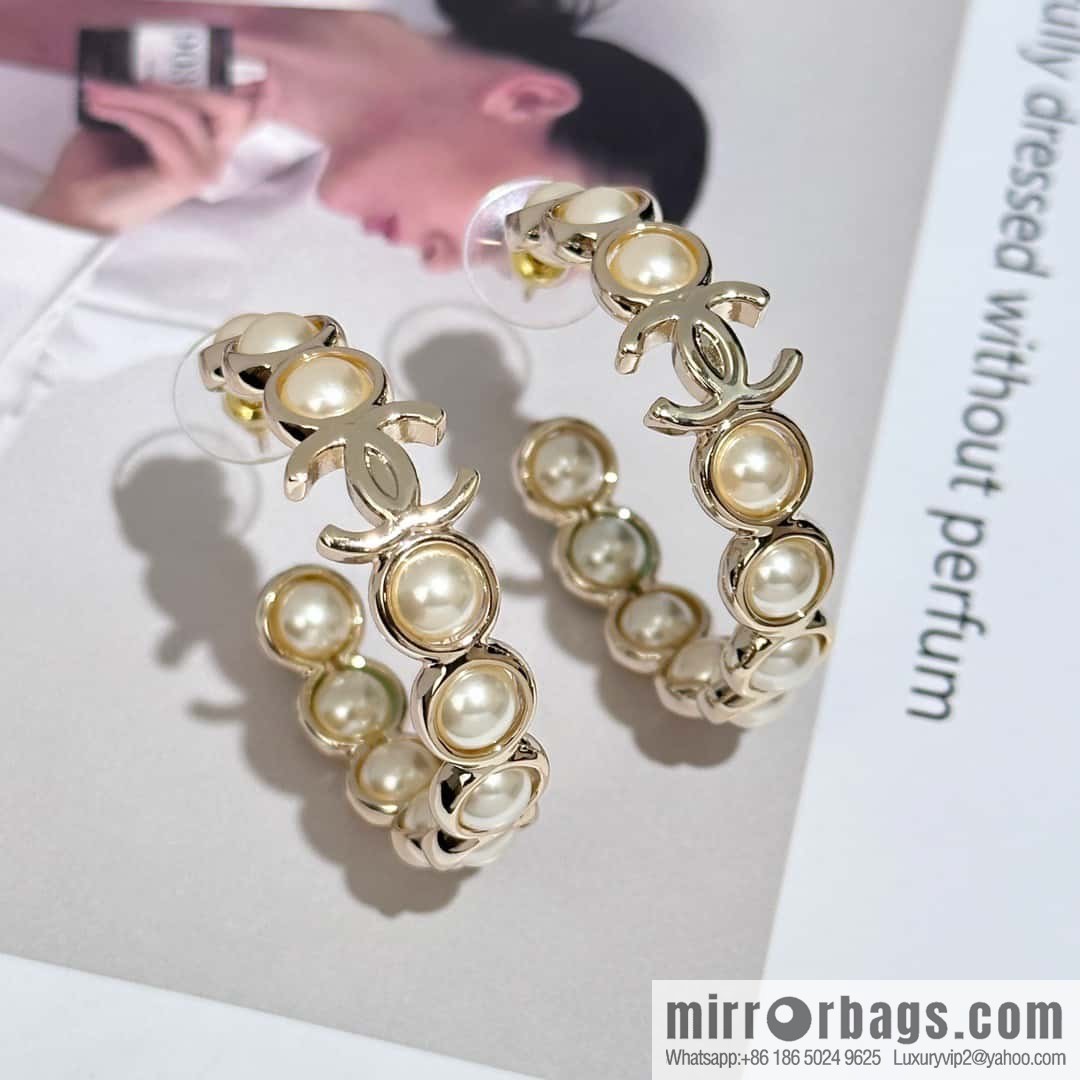 ❗️New ❗️ Chanel stud earrings ☀️ new ☑️ Chanel c1 double c semi-round pearl stud earrings ☀️