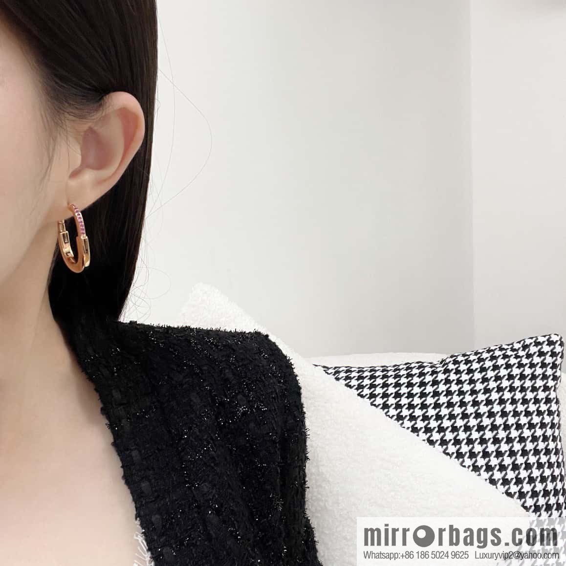 ☀️Tiffany Lock Pink Half-Diamond Lock Earrings ☀️