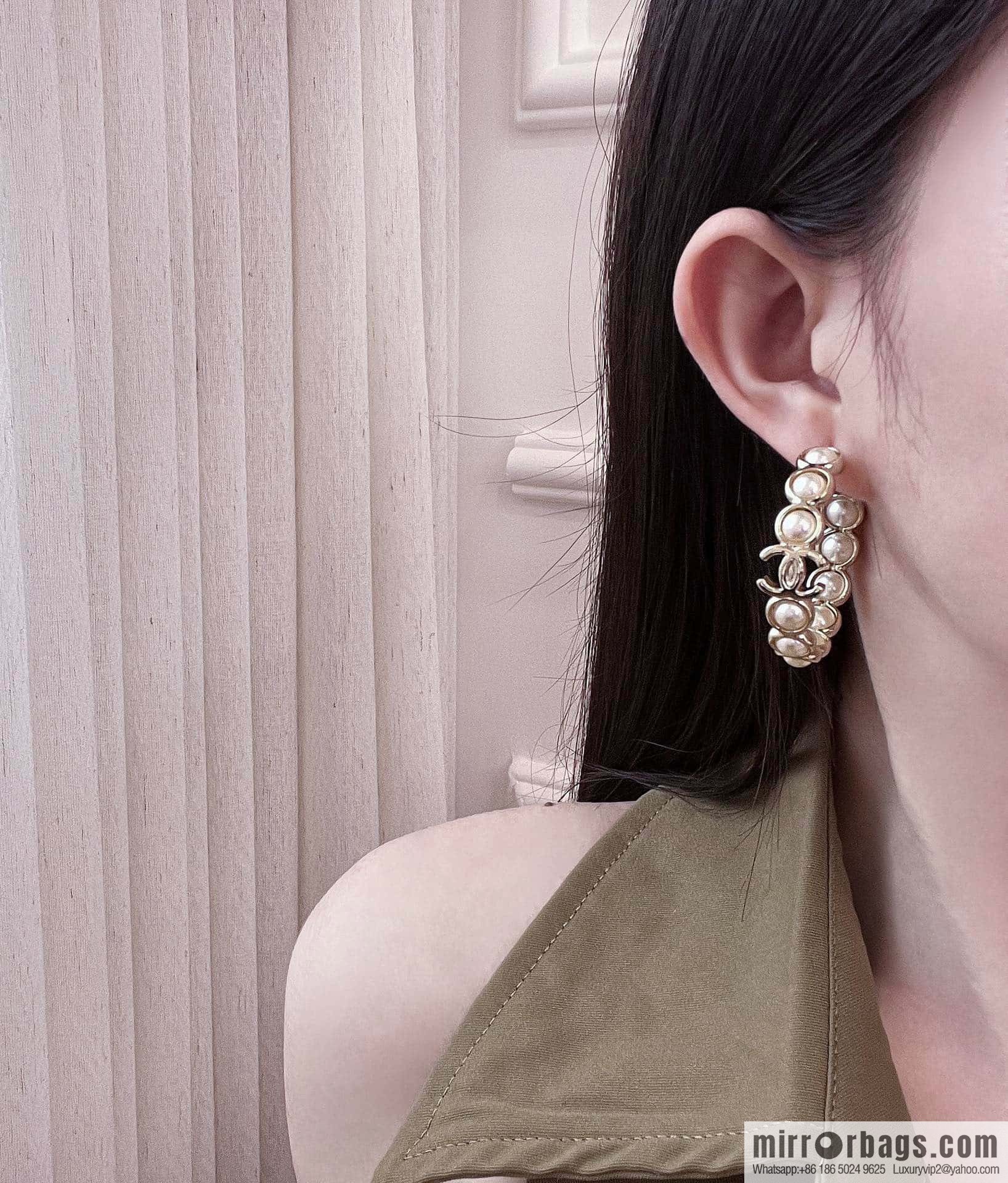 ❗️New ❗️ Chanel stud earrings ☀️ new ☑️ Chanel c1 double c semi-round pearl stud earrings ☀️
