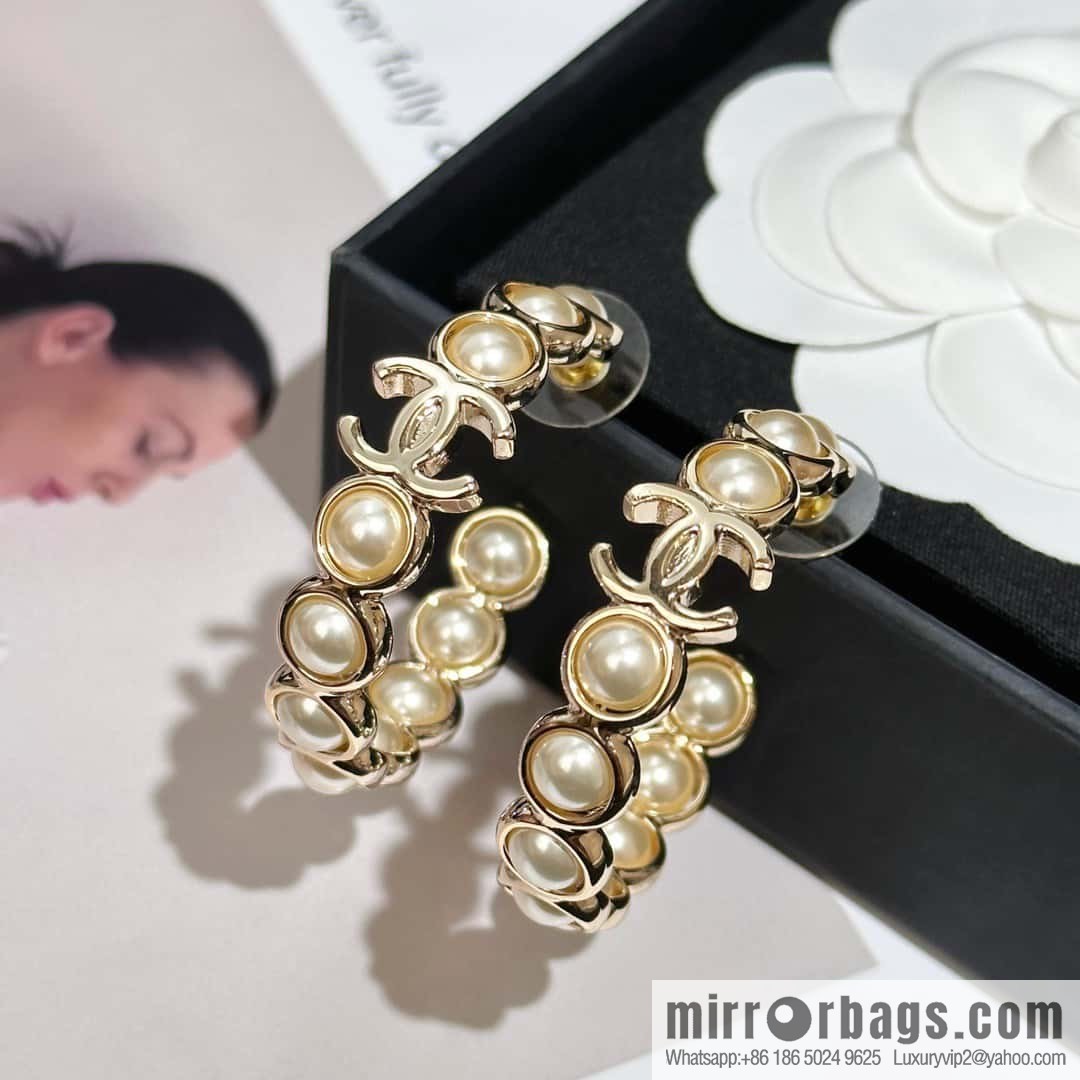❗️New ❗️ Chanel stud earrings ☀️ new ☑️ Chanel c1 double c semi-round pearl stud earrings ☀️