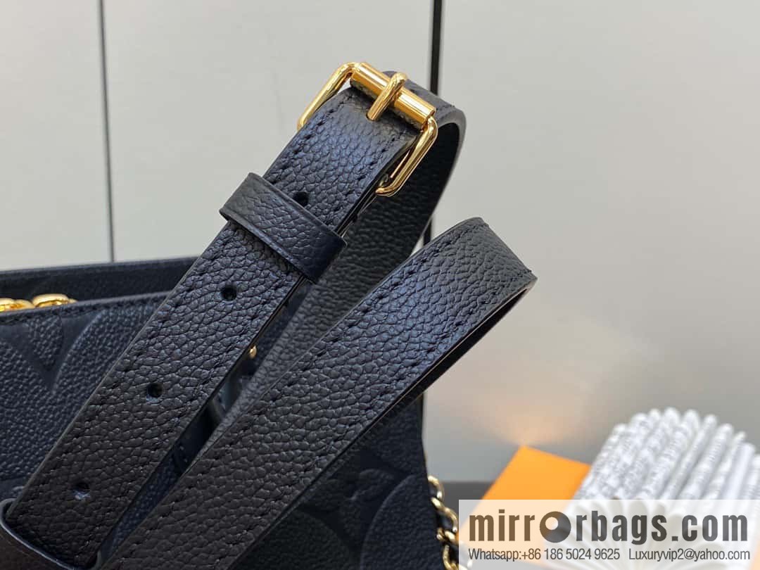 [Premium‑quality] M23640 black full leather embossed square bag series, autumn and winter new ONTHEGO EAST WEST handbag M23698