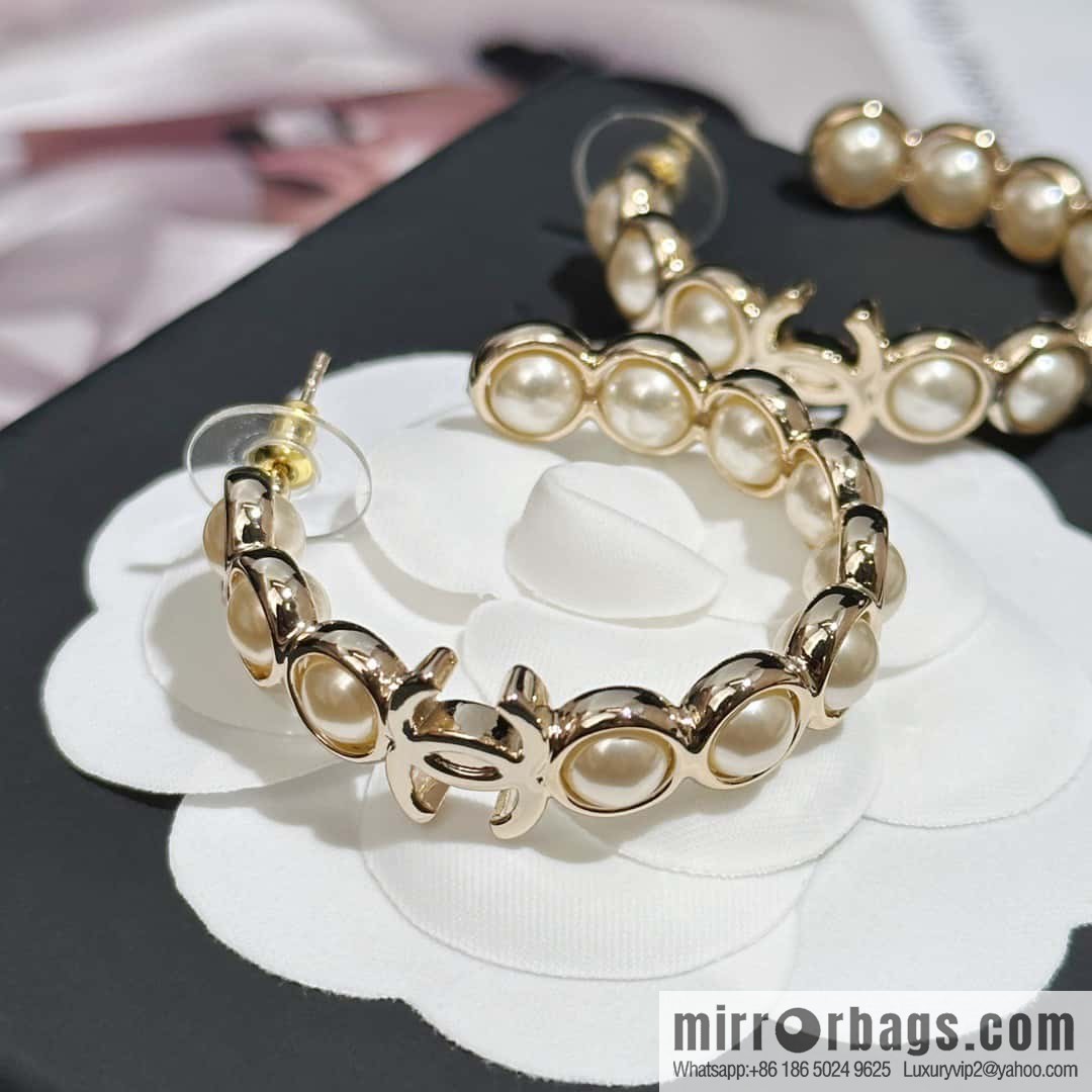 ❗️New ❗️ Chanel stud earrings ☀️ new ☑️ Chanel c1 double c semi-round pearl stud earrings ☀️