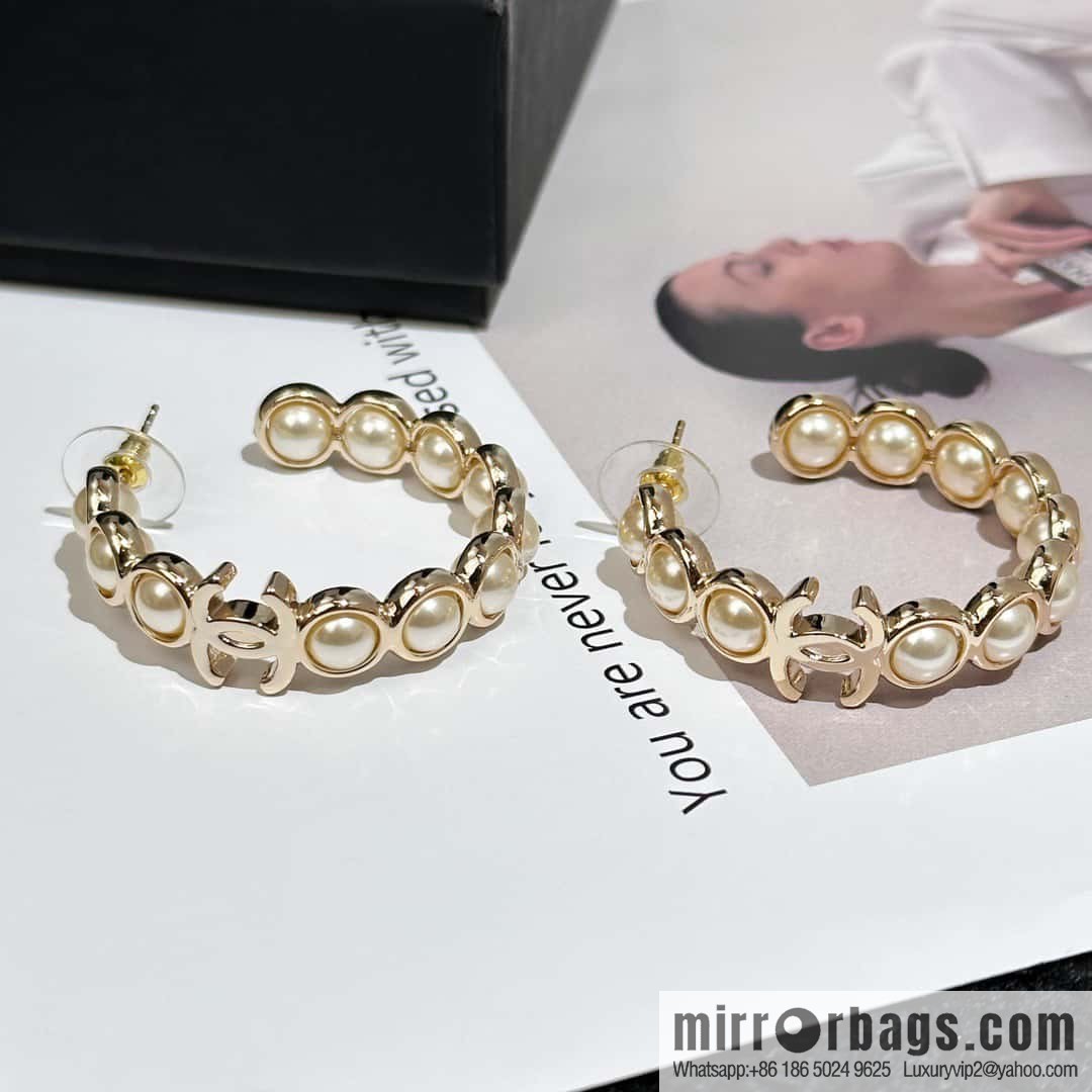 ❗️New ❗️ Chanel stud earrings ☀️ new ☑️ Chanel c1 double c semi-round pearl stud earrings ☀️