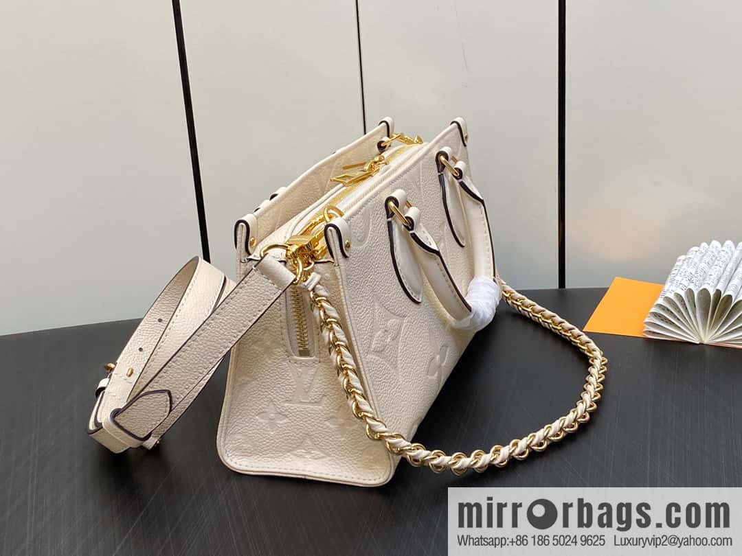 [Boutique‑grade] M23698 meters white, full leather embossed square bag series, autumn and winter new ONTHEGO EAST WEST handbag M23640