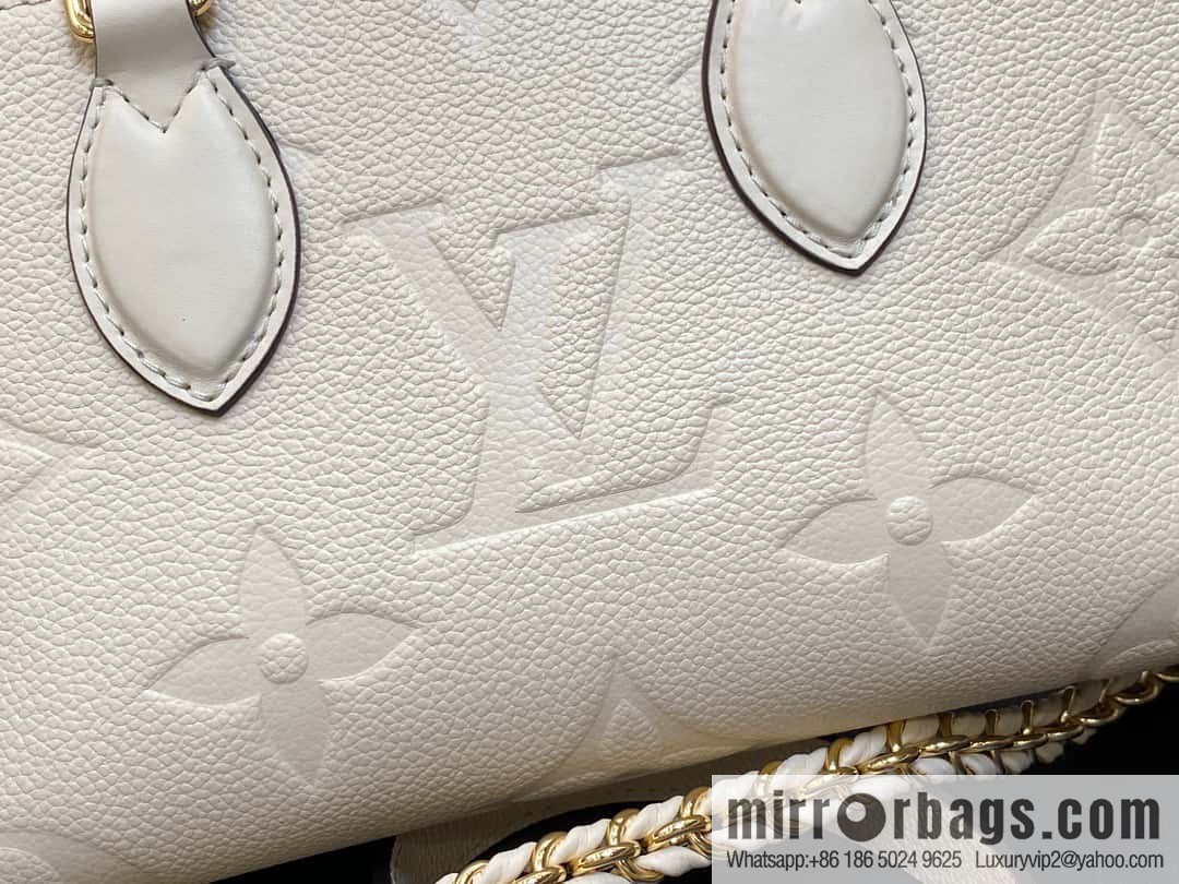 [Boutique‑grade] M23698 meters white, full leather embossed square bag series, autumn and winter new ONTHEGO EAST WEST handbag M23640