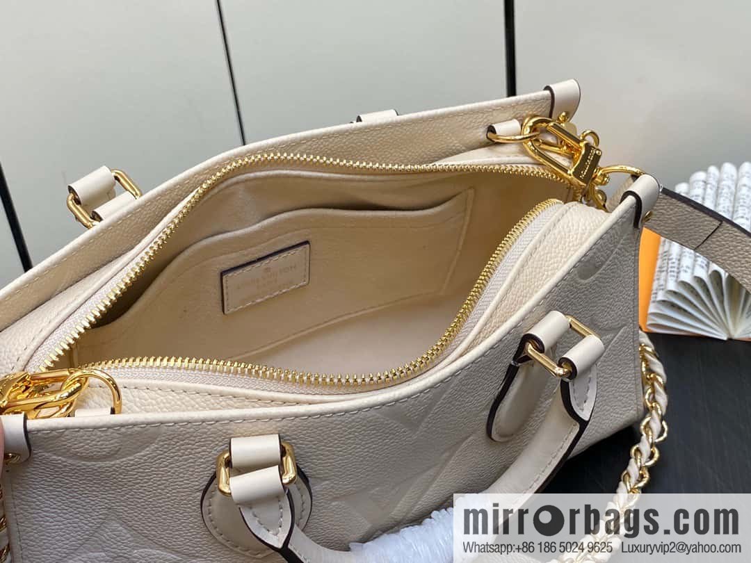 [Boutique‑grade] M23698 meters white, full leather embossed square bag series, autumn and winter new ONTHEGO EAST WEST handbag M23640