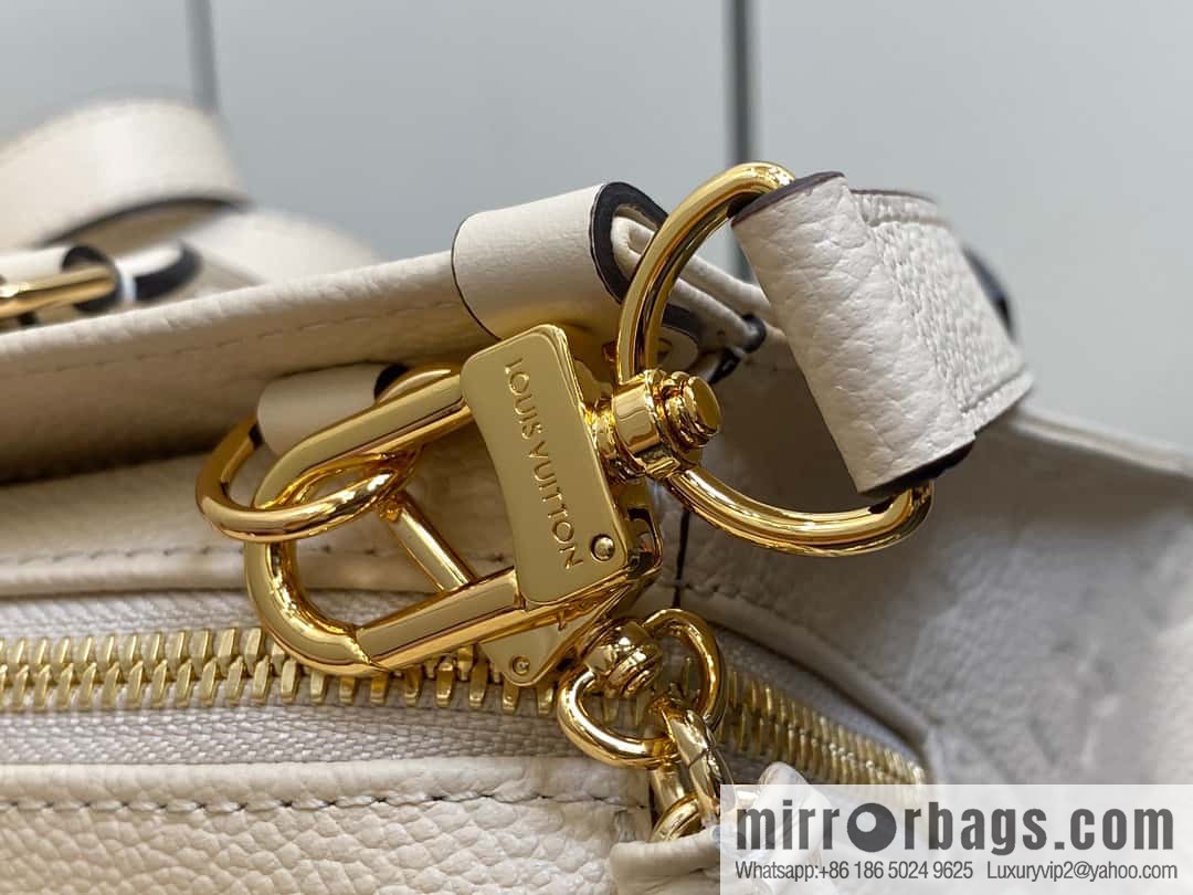 [Boutique‑grade] M23698 meters white, full leather embossed square bag series, autumn and winter new ONTHEGO EAST WEST handbag M23640