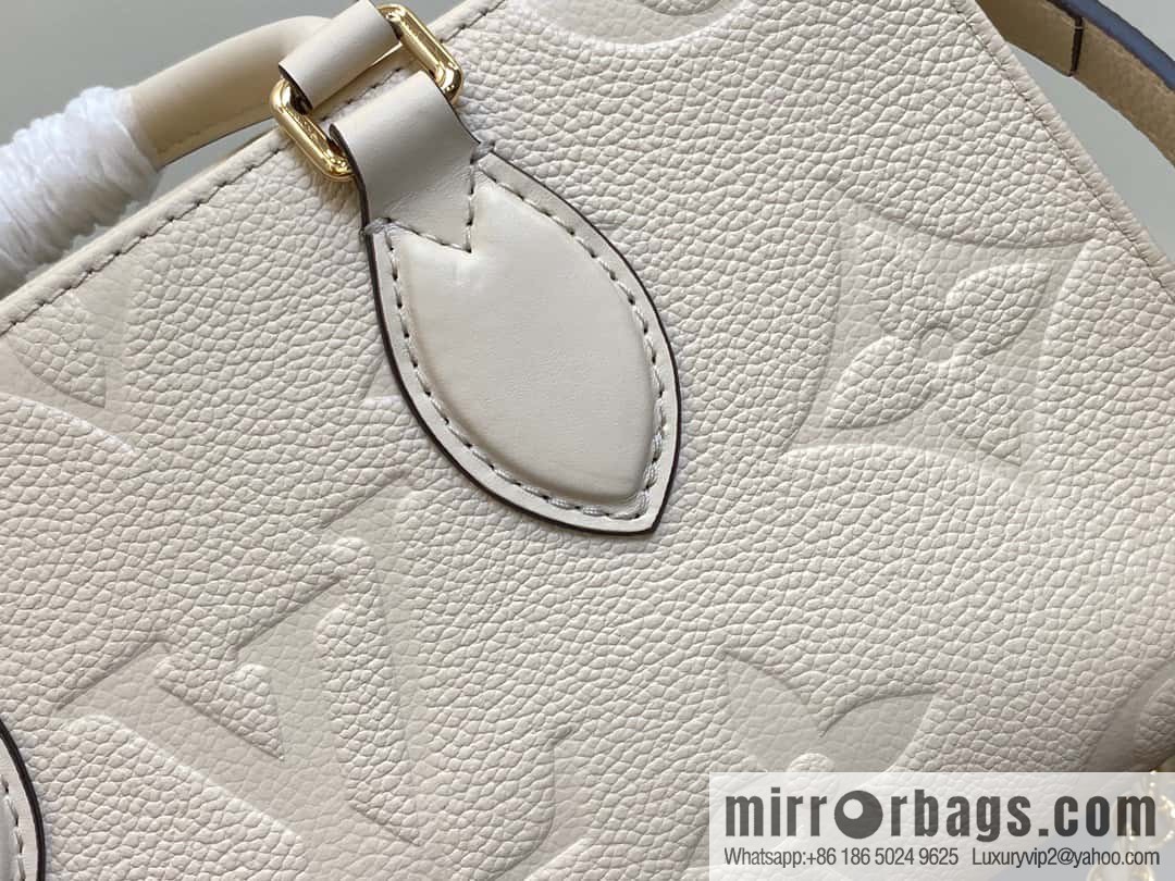 [Boutique‑grade] M23698 meters white, full leather embossed square bag series, autumn and winter new ONTHEGO EAST WEST handbag M23640