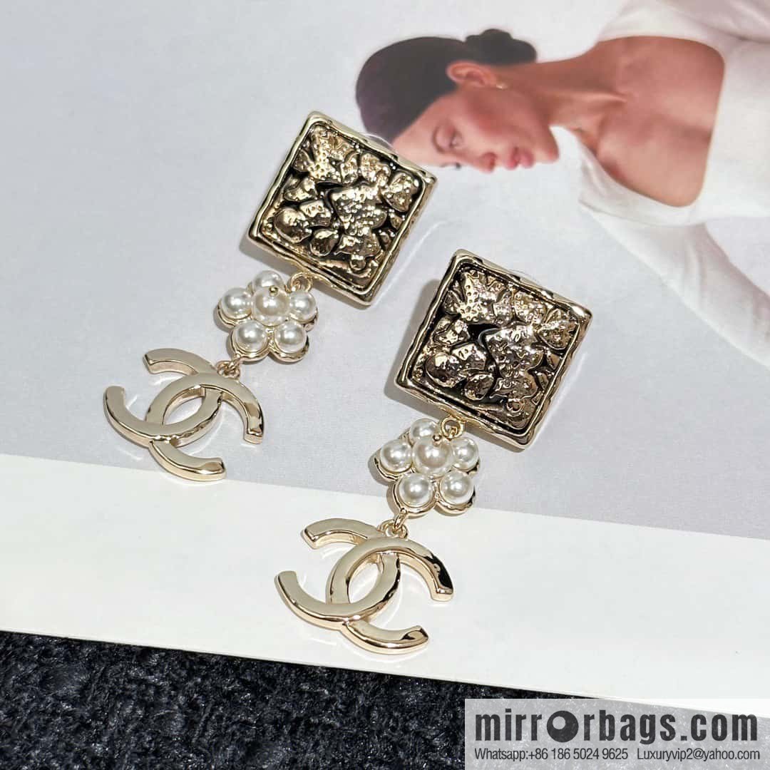 ❗️New ❗️ Chanel stud earrings ☀️ new ☑️ Chanel c3 double c pearl stud earrings ☀️