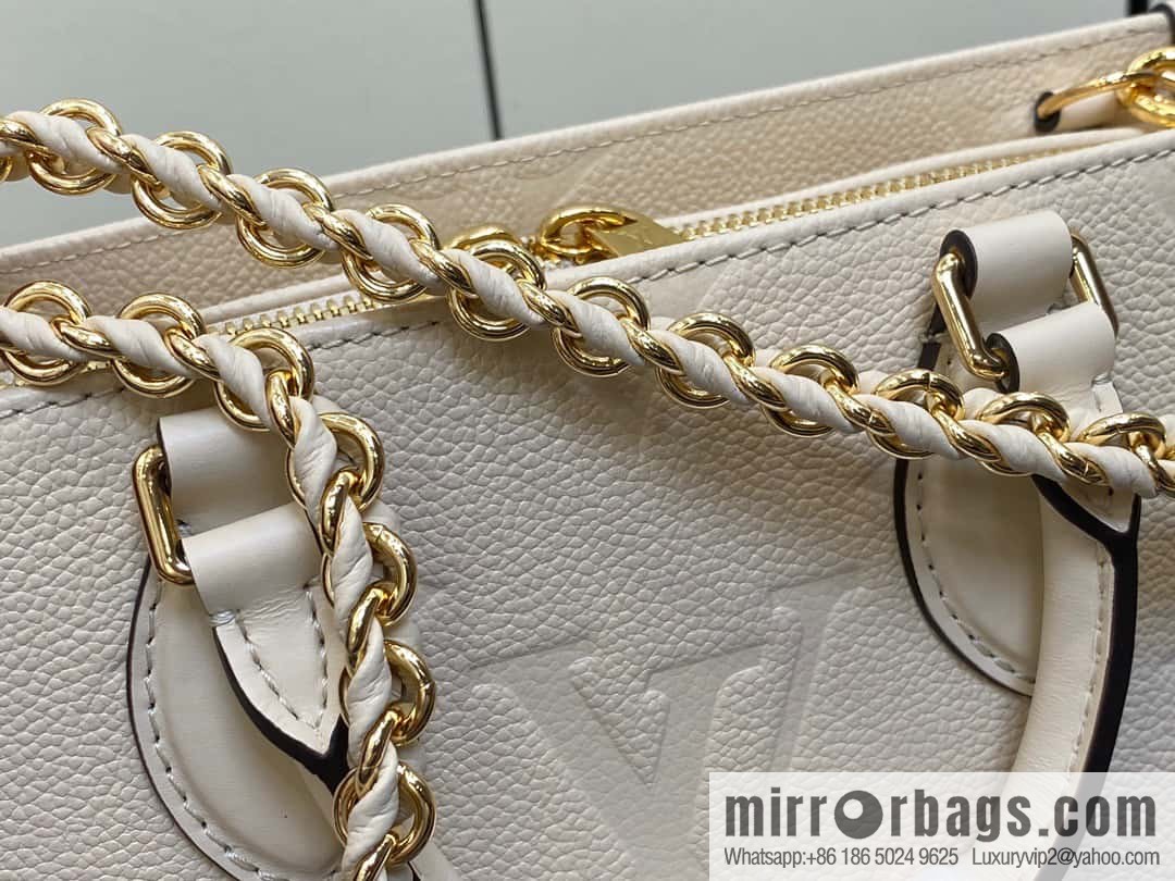 [Boutique‑grade] M23698 meters white, full leather embossed square bag series, autumn and winter new ONTHEGO EAST WEST handbag M23640