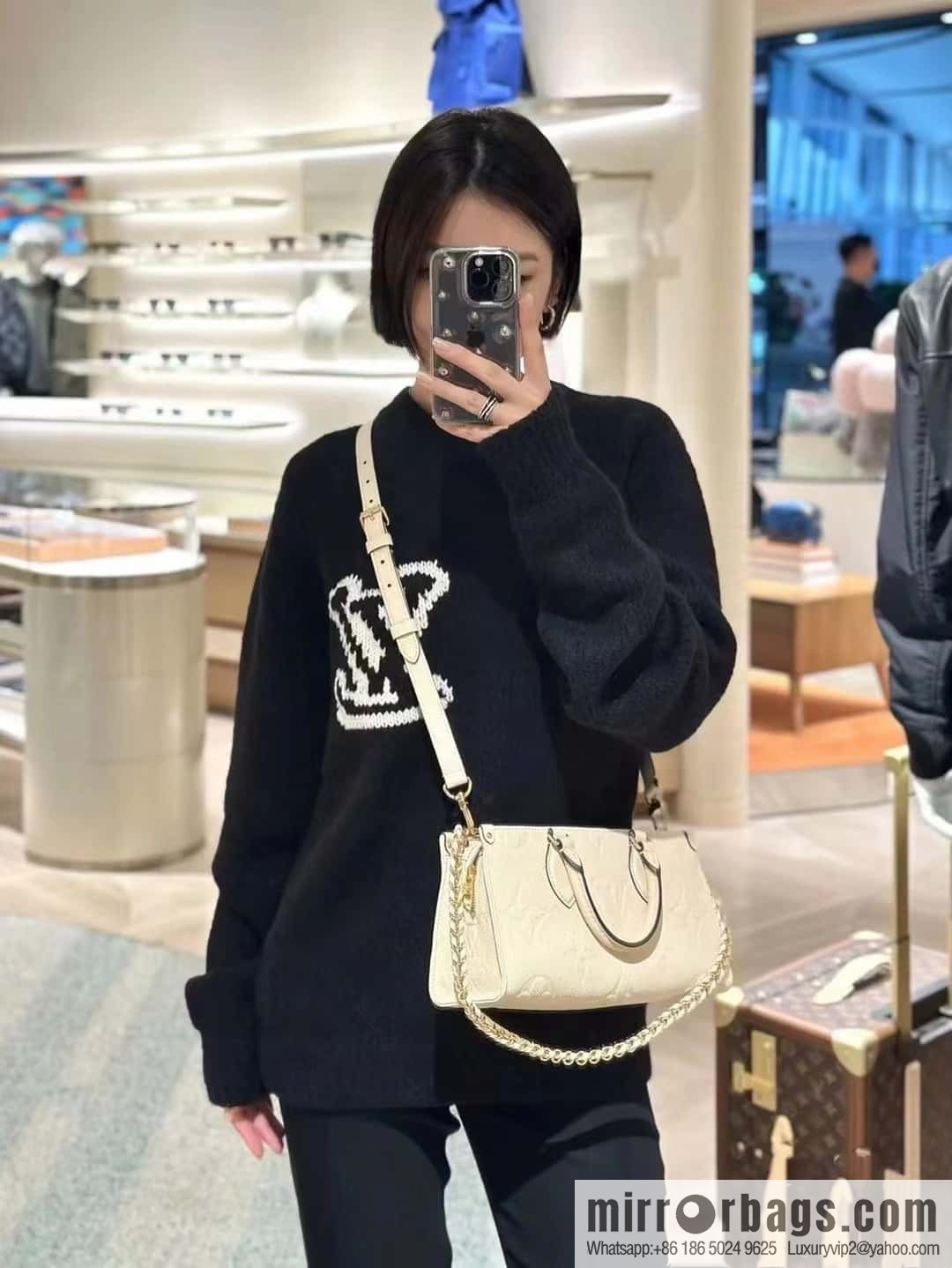[Boutique‑grade] M23698 meters white, full leather embossed square bag series, autumn and winter new ONTHEGO EAST WEST handbag M23640