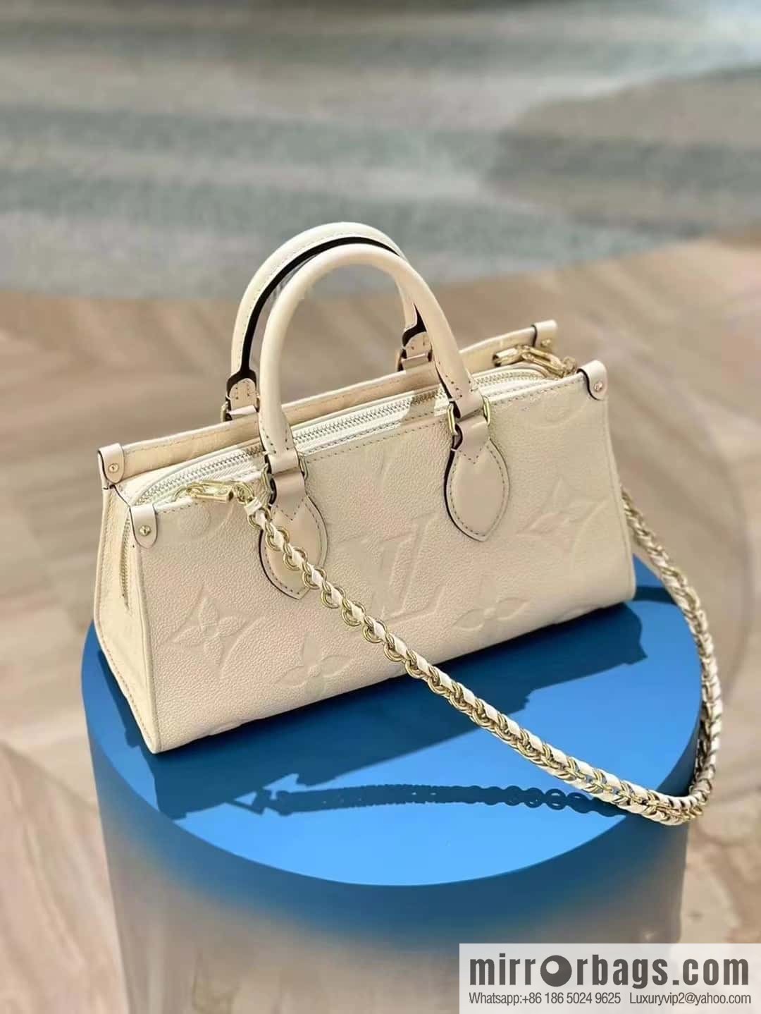 [Boutique‑grade] M23698 meters white, full leather embossed square bag series, autumn and winter new ONTHEGO EAST WEST handbag M23640