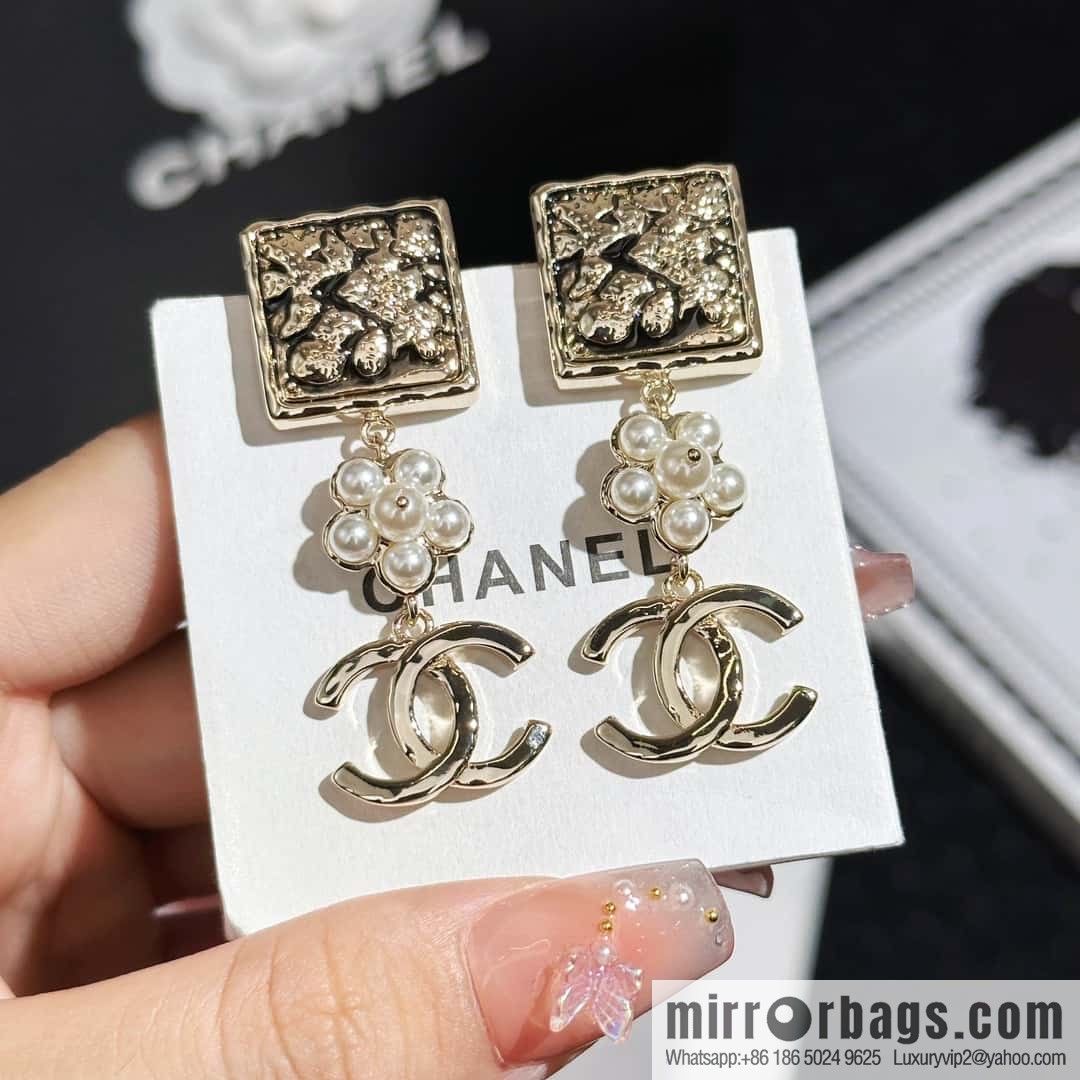 ❗️New ❗️ Chanel stud earrings ☀️ new ☑️ Chanel c3 double c pearl stud earrings ☀️