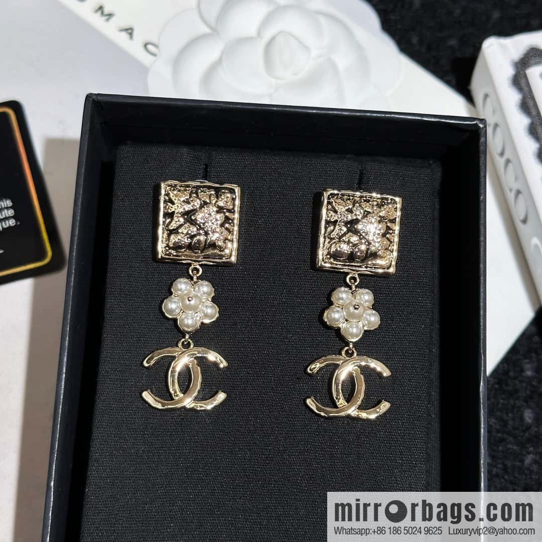 ❗️New ❗️ Chanel stud earrings ☀️ new ☑️ Chanel c3 double c pearl stud earrings ☀️