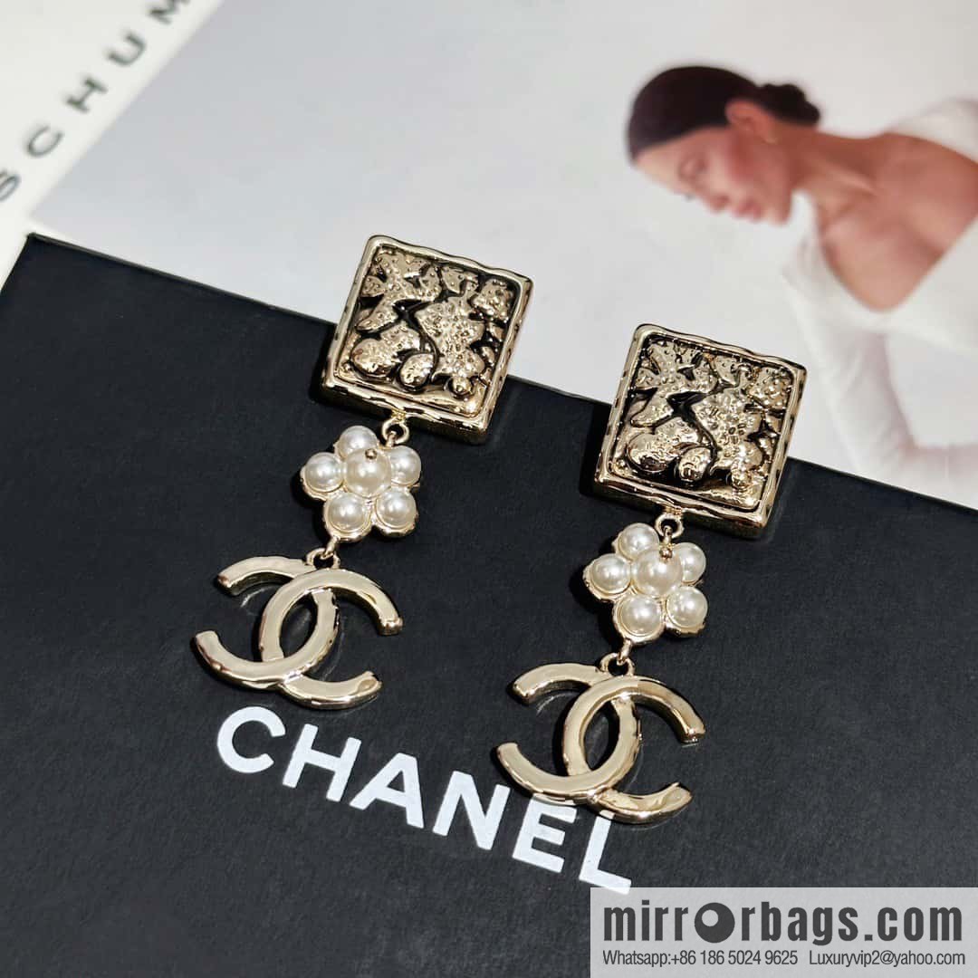 ❗️New ❗️ Chanel stud earrings ☀️ new ☑️ Chanel c3 double c pearl stud earrings ☀️