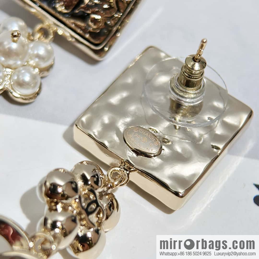 ❗️New ❗️ Chanel stud earrings ☀️ new ☑️ Chanel c3 double c pearl stud earrings ☀️