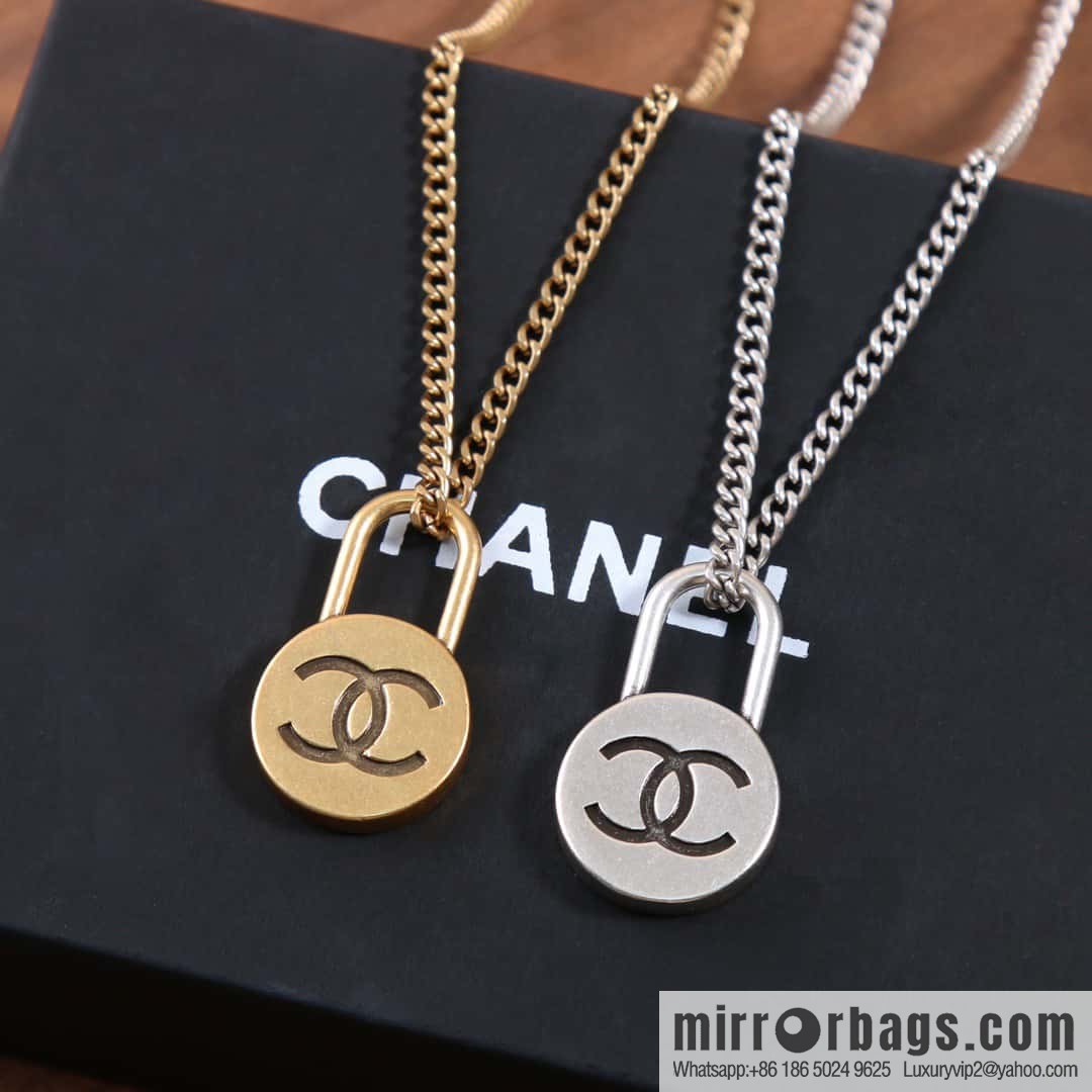 ☀️New ☑️ Chanel medieval series round lock head necklace