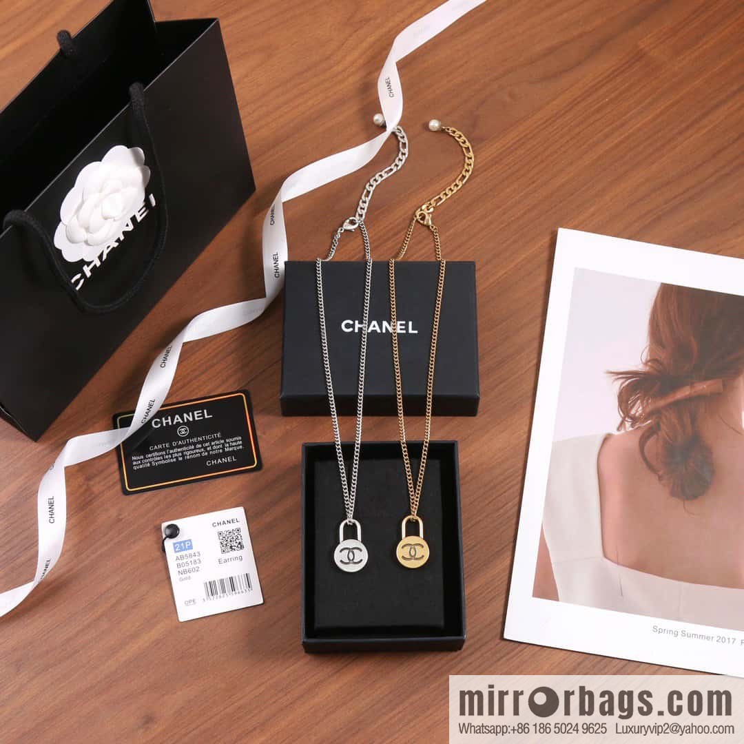 ☀️New ☑️ Chanel medieval series round lock head necklace