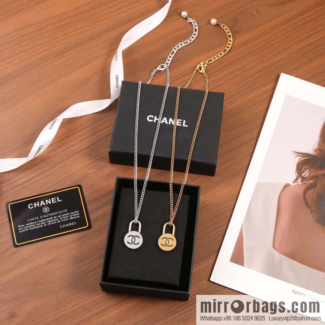 ☀️New ☑️ Chanel medieval series round lock head necklace