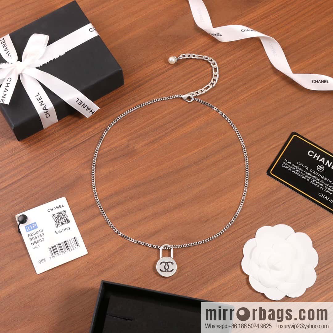 ☀️New ☑️ Chanel medieval series round lock head necklace