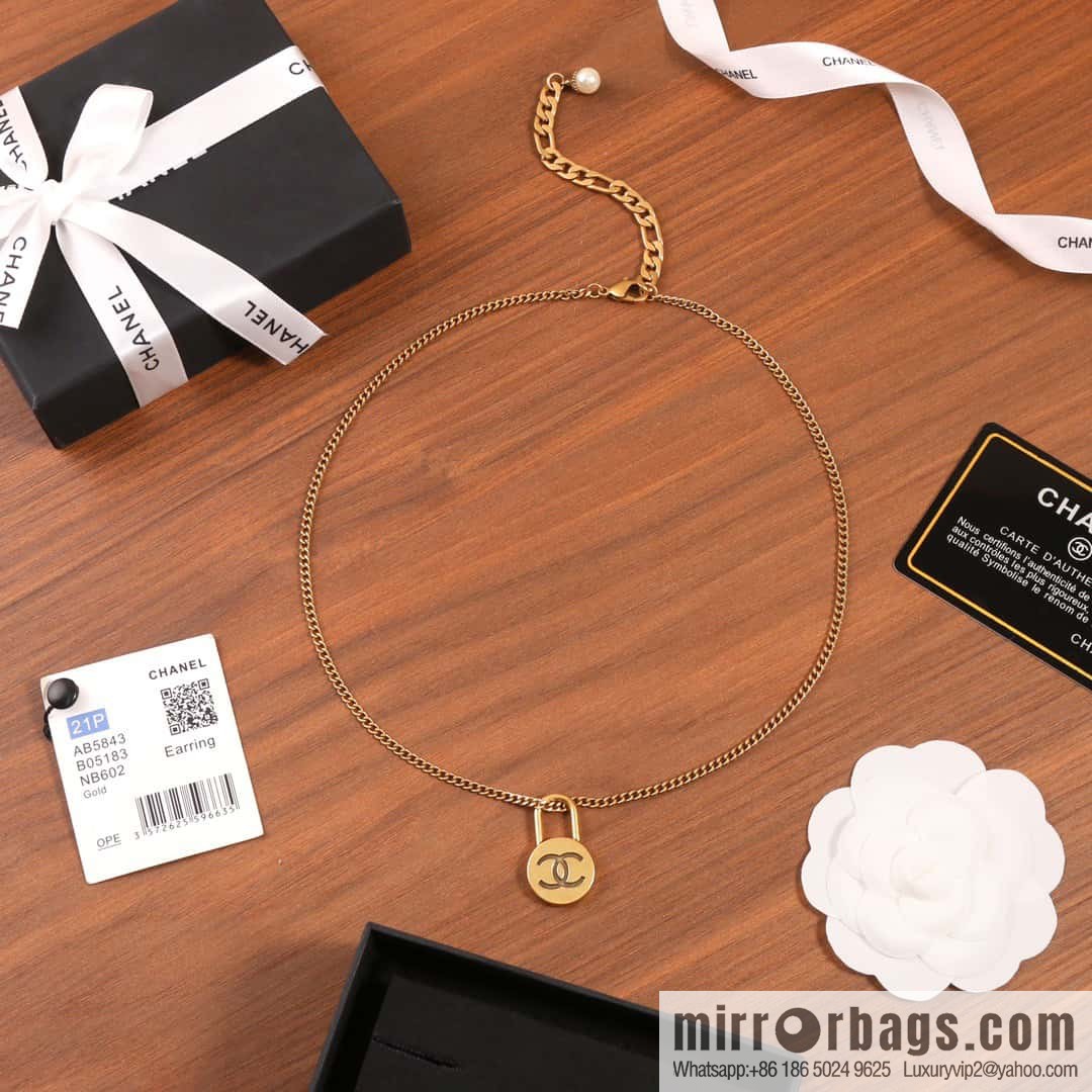 ☀️New ☑️ Chanel medieval series round lock head necklace