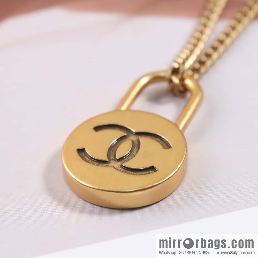 ☀️New ☑️ Chanel medieval series round lock head necklace