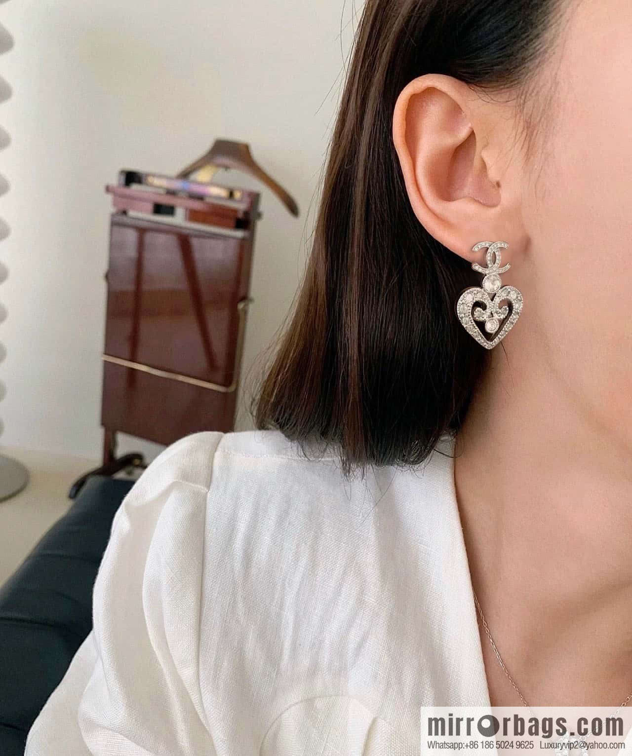☀️New ☑️ chanel c2 double c full diamond peach heart love earrings