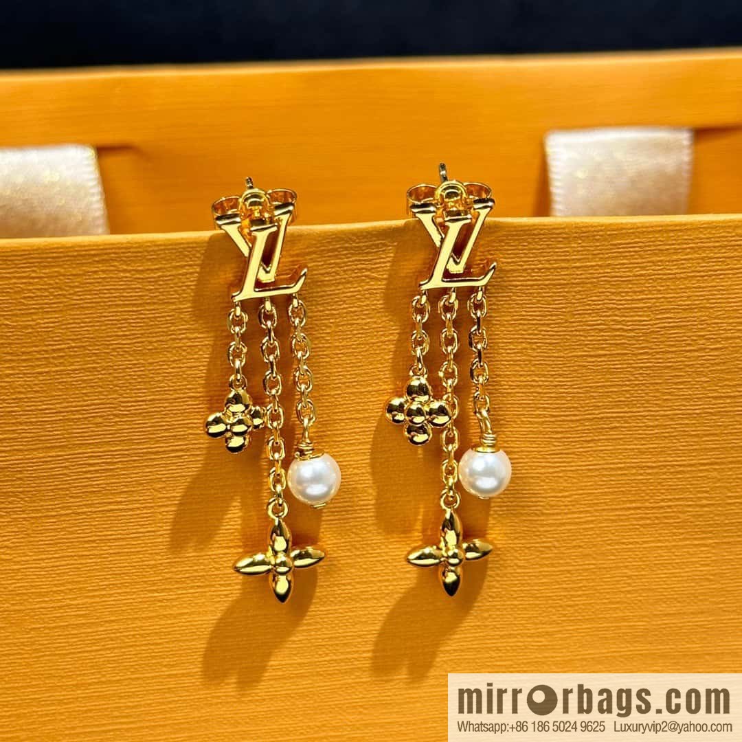 ❗️New ❗️ M01574 ☀ Louis Vuitton LOUISA stud earrings ☀