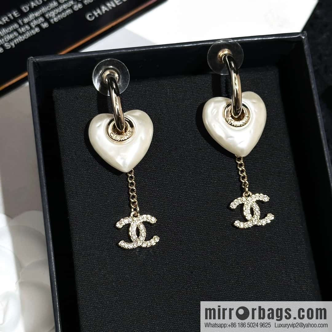 ❗️New ❗️ Chanel stud earrings ☀️ new ☑️ Chanel c3 double c peach heart love stud earrings ☀️