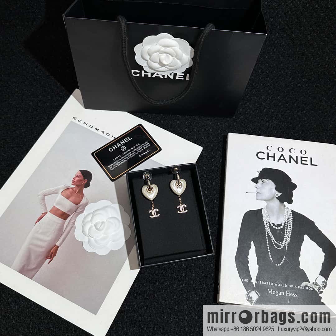 ❗️New ❗️ Chanel stud earrings ☀️ new ☑️ Chanel c3 double c peach heart love stud earrings ☀️