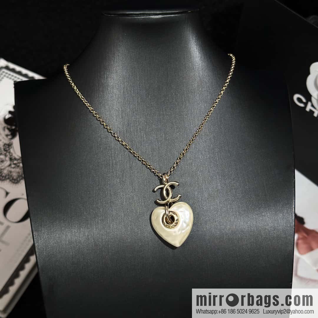❗️New ❗️ Chanel necklace ☀️ new ☑️ Chanel peach heart love necklace ☀️