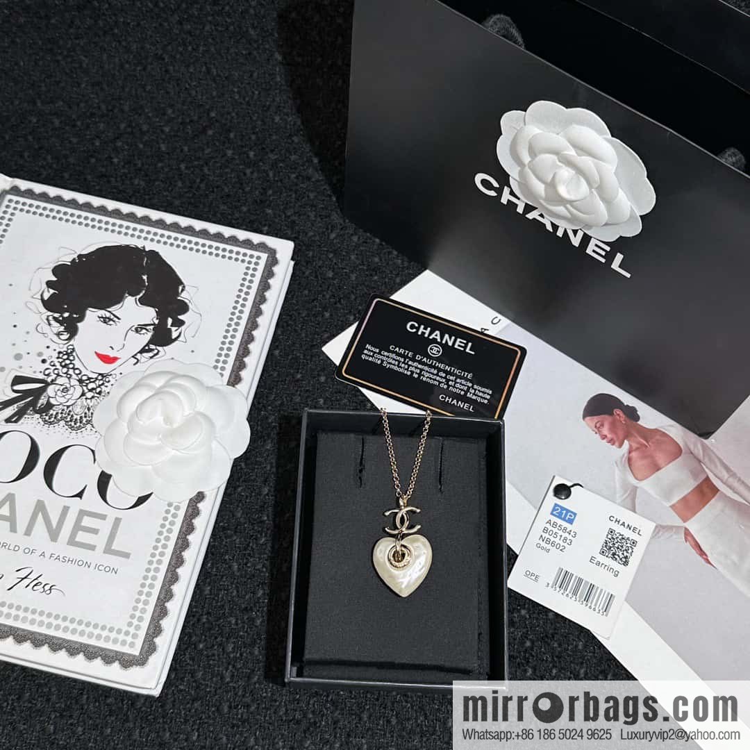 ❗️New ❗️ Chanel necklace ☀️ new ☑️ Chanel peach heart love necklace ☀️