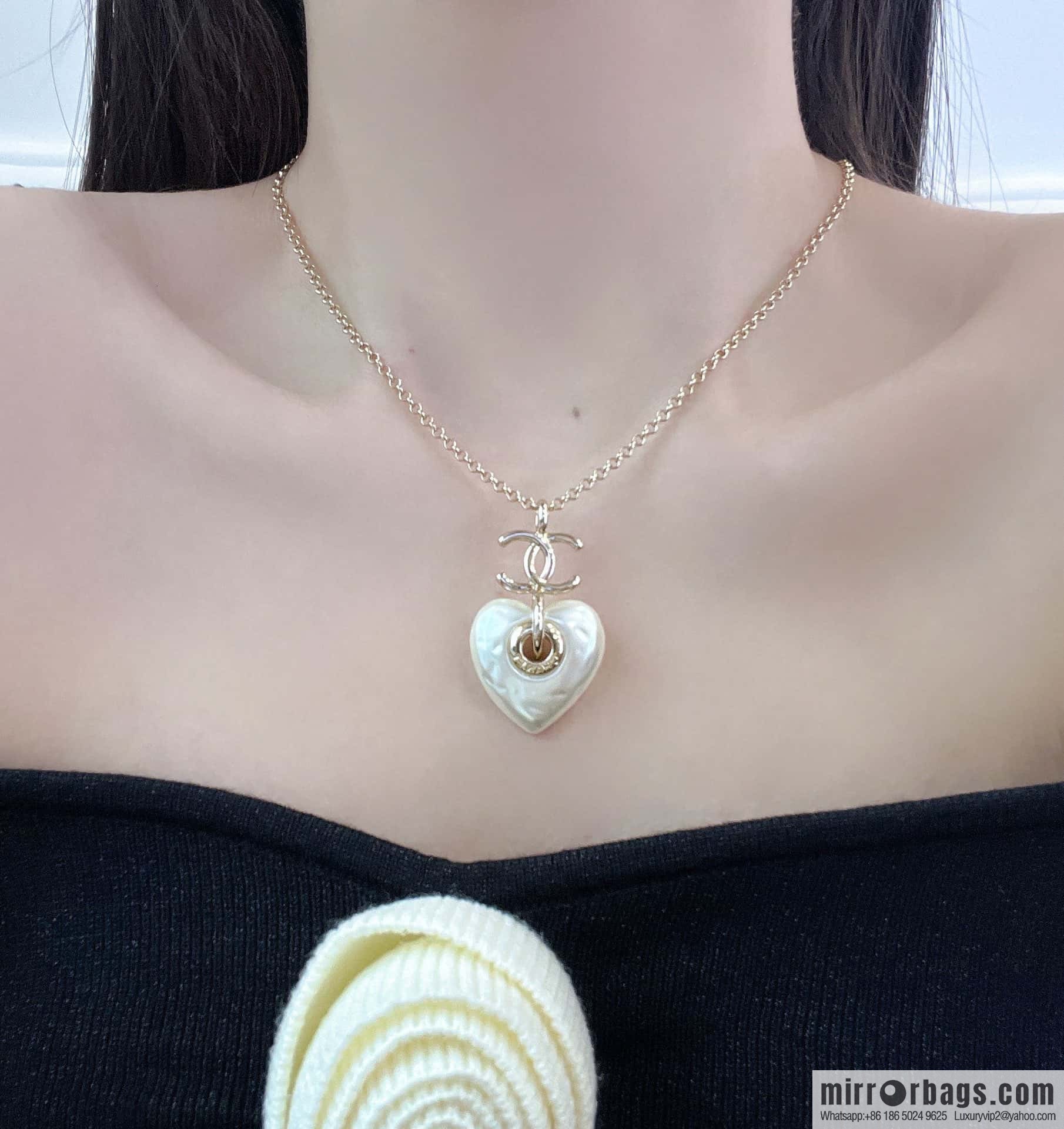 ❗️New ❗️ Chanel necklace ☀️ new ☑️ Chanel peach heart love necklace ☀️