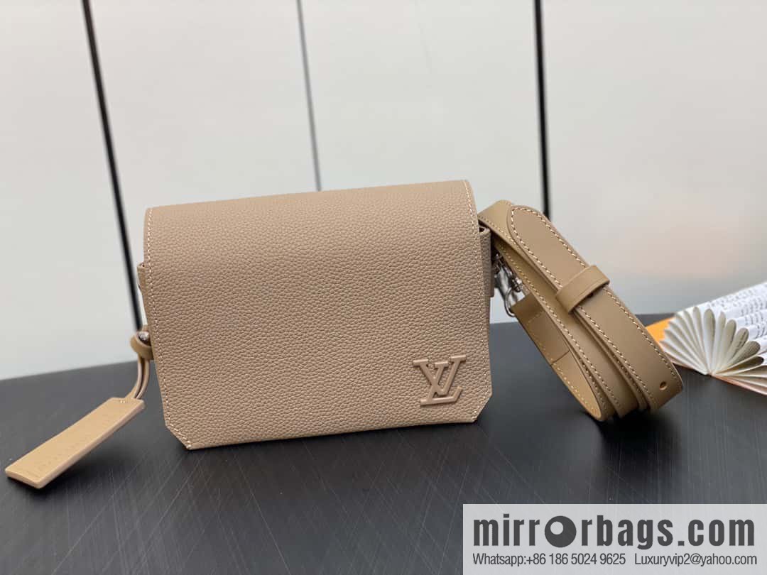 [Boutique‑grade] M82804 apricot, full leather men's bag messenger bag series, new FASTLINE WEARABLE WALLET handbag in autumn and winter