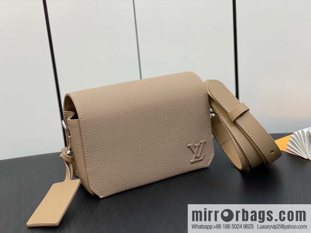 [Boutique‑grade] M82804 apricot, full leather men's bag messenger bag series, new FASTLINE WEARABLE WALLET handbag in autumn and winter
