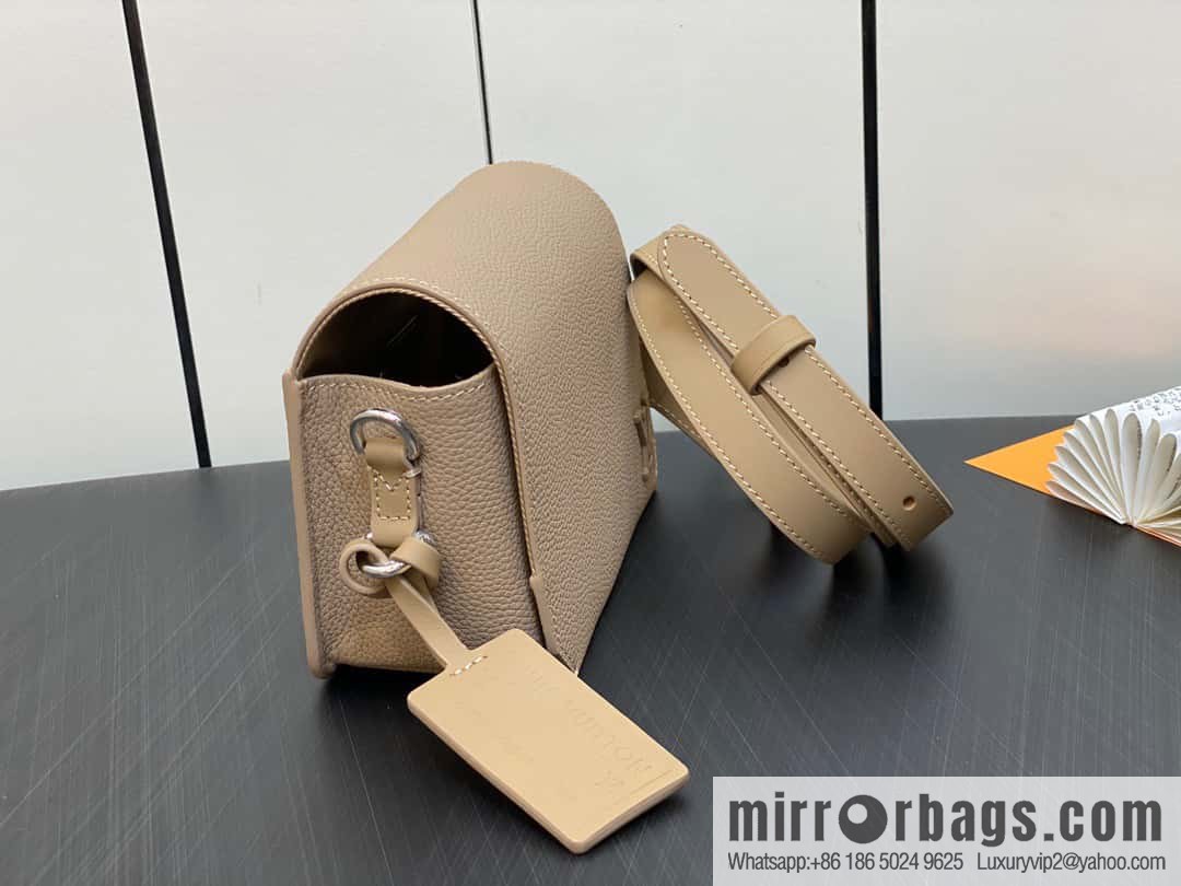 [Boutique‑grade] M82804 apricot, full leather men's bag messenger bag series, new FASTLINE WEARABLE WALLET handbag in autumn and winter