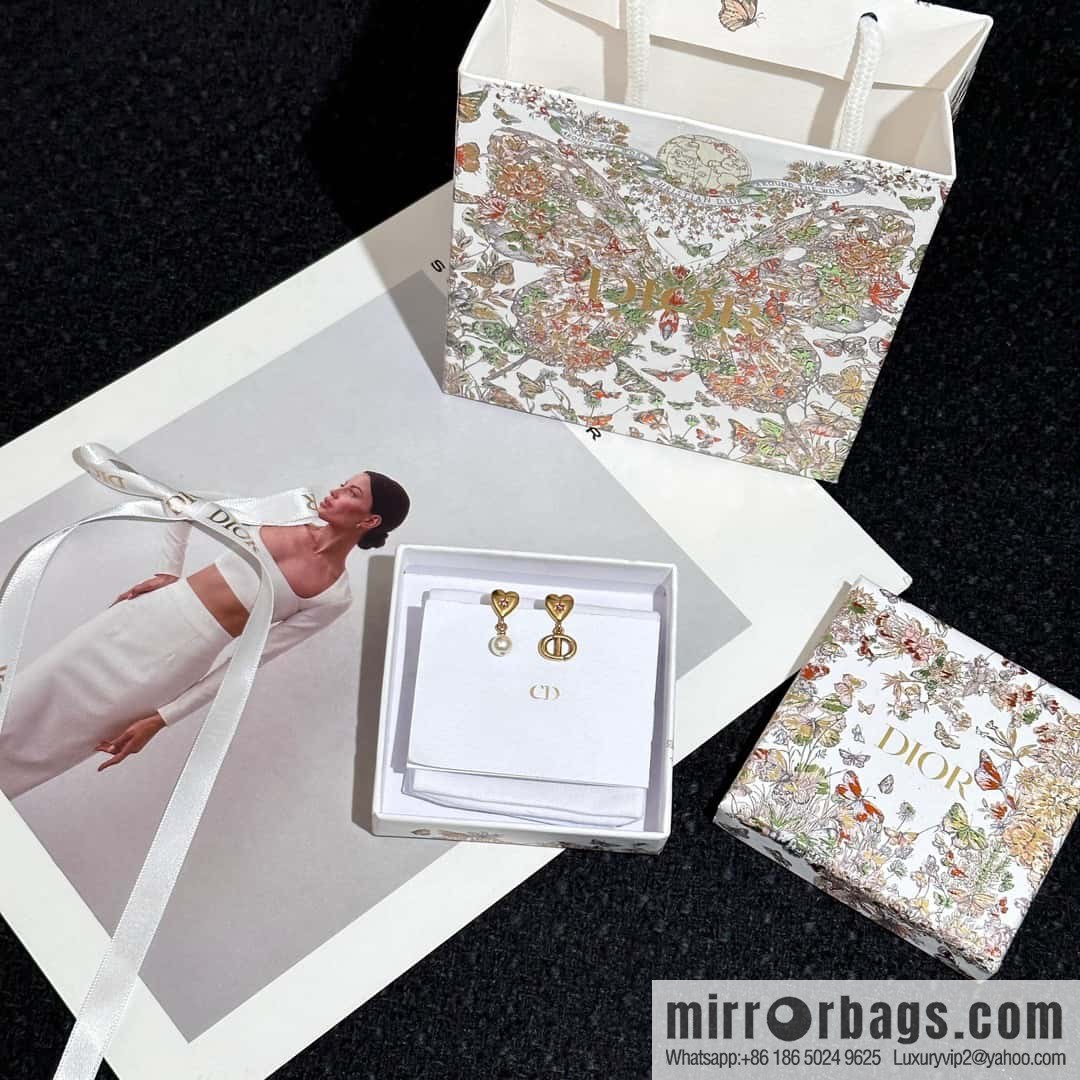 New ☑️ Dior peach heart love CD pearl asymmetrical stud earrings